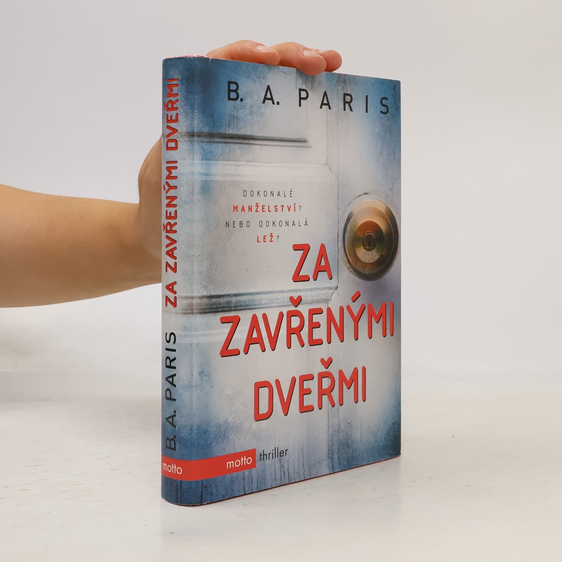 B.A. Paris Za zavřenými dveřmi