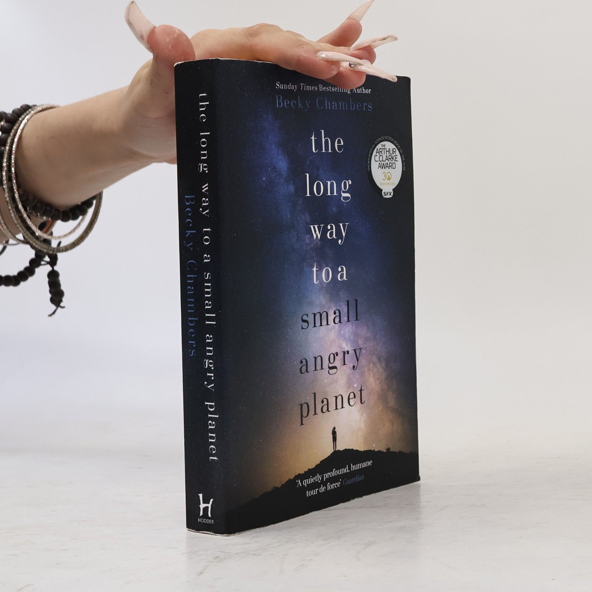 Becky Chambers The long way to a small angry planet