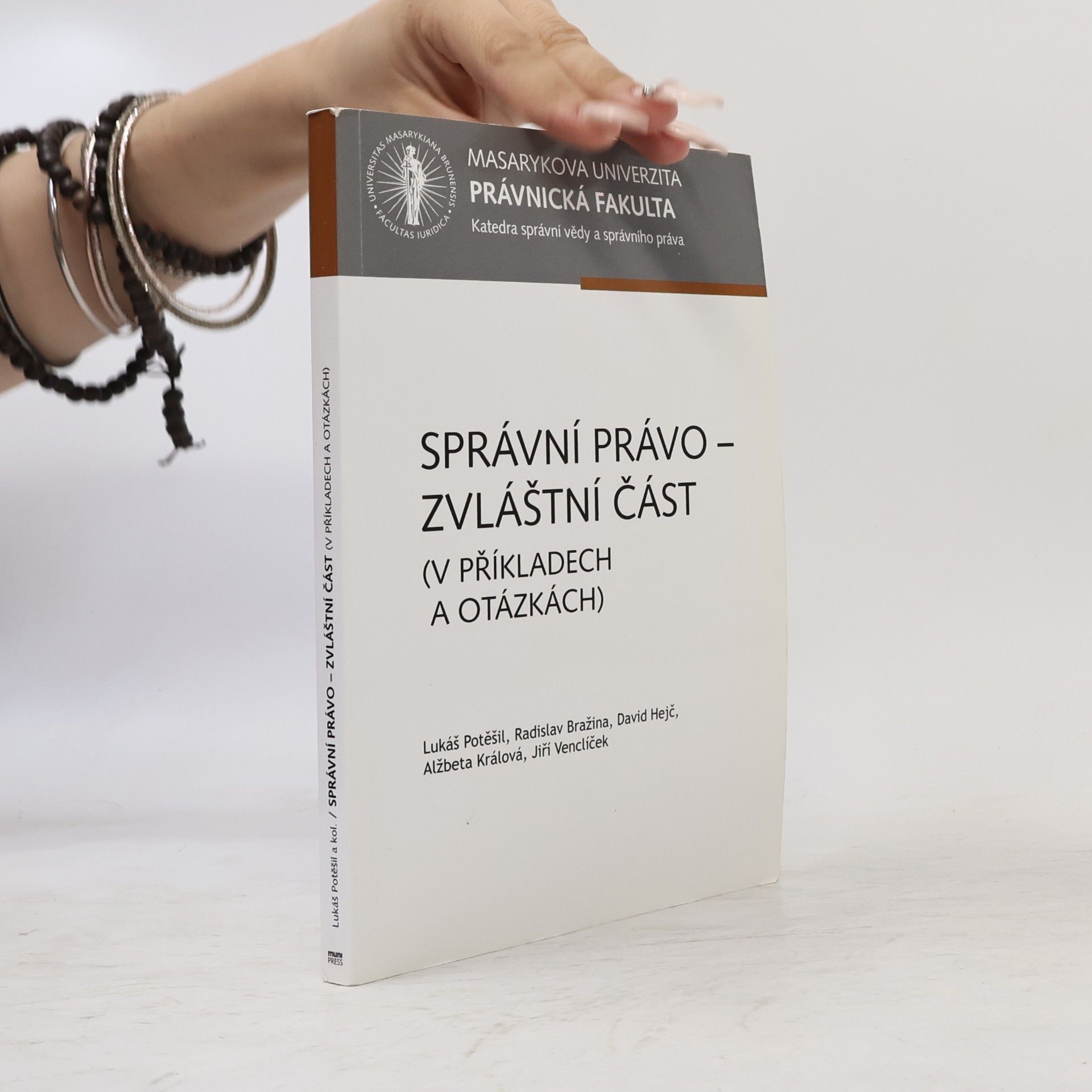 Lukáš Potěšil Správní právo - zvláštní část : (v příkladech a otázkách)