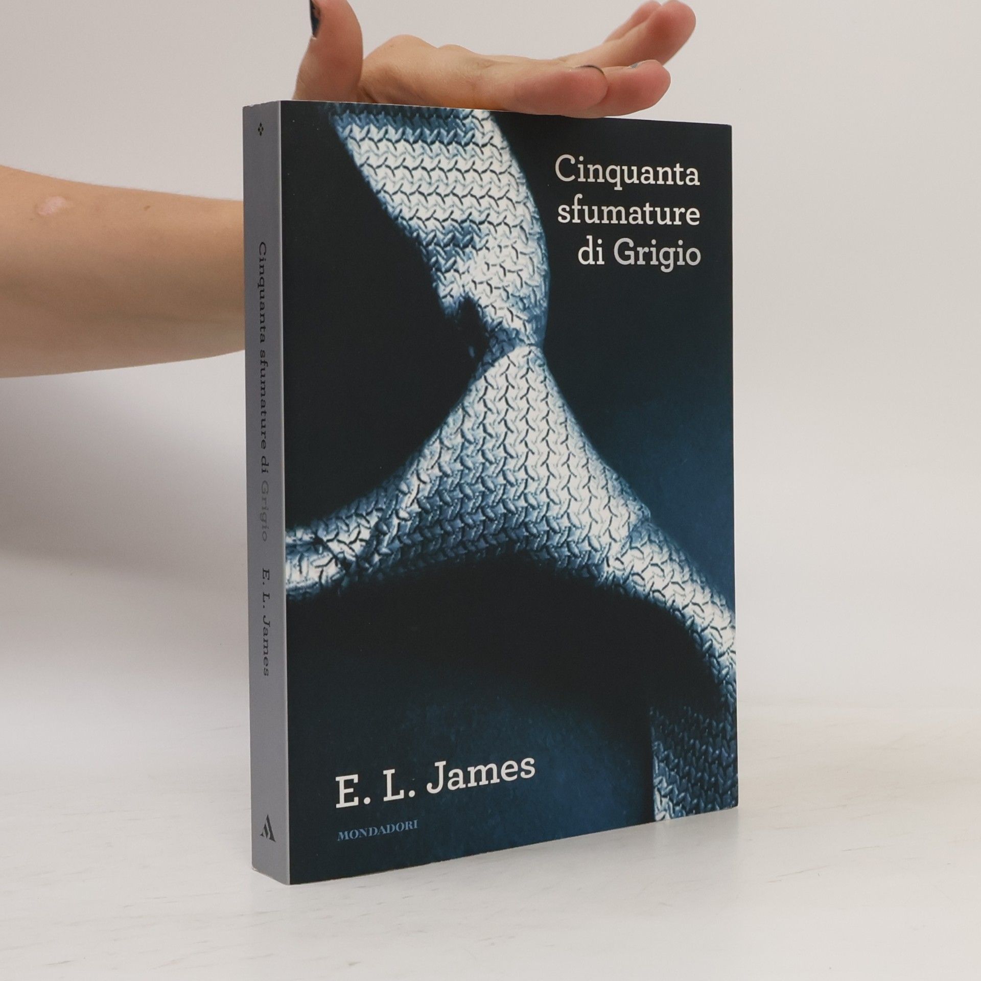 E. L. James Cinquanta sfumature di Grigio 1. Cinquanta sfumature di Grigio