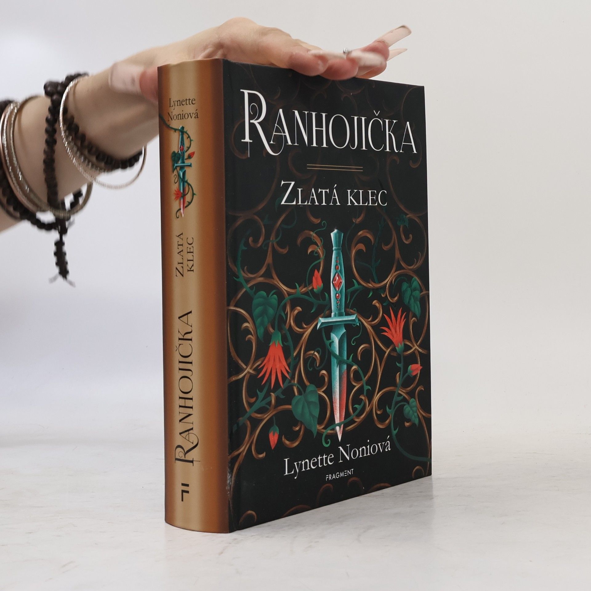 Lynette Noni Ranhojička: Zlatá klec