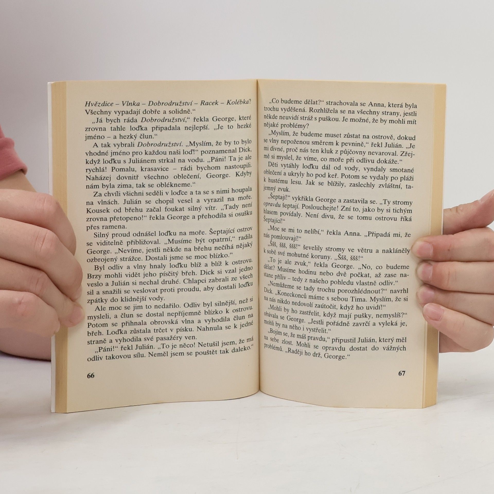 Enid Blyton Správná pětka. Pětka a tajemství Šeptajícího ostrova