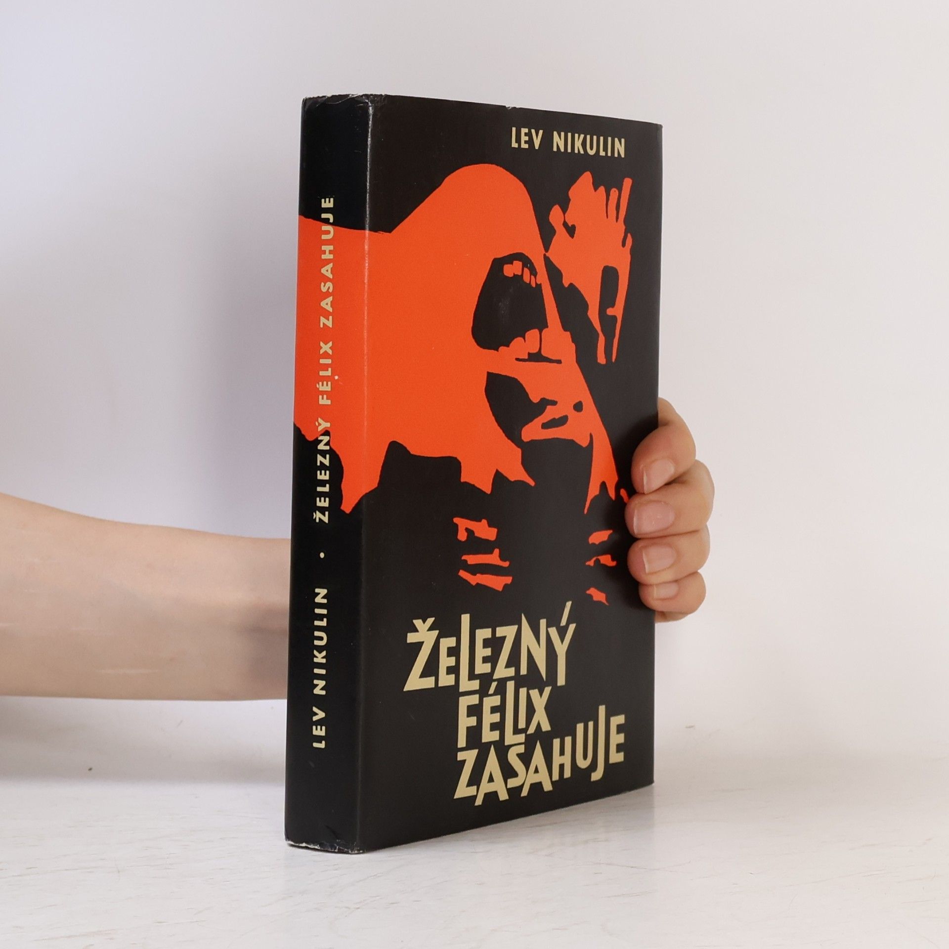 Železný Félix zasahuje
