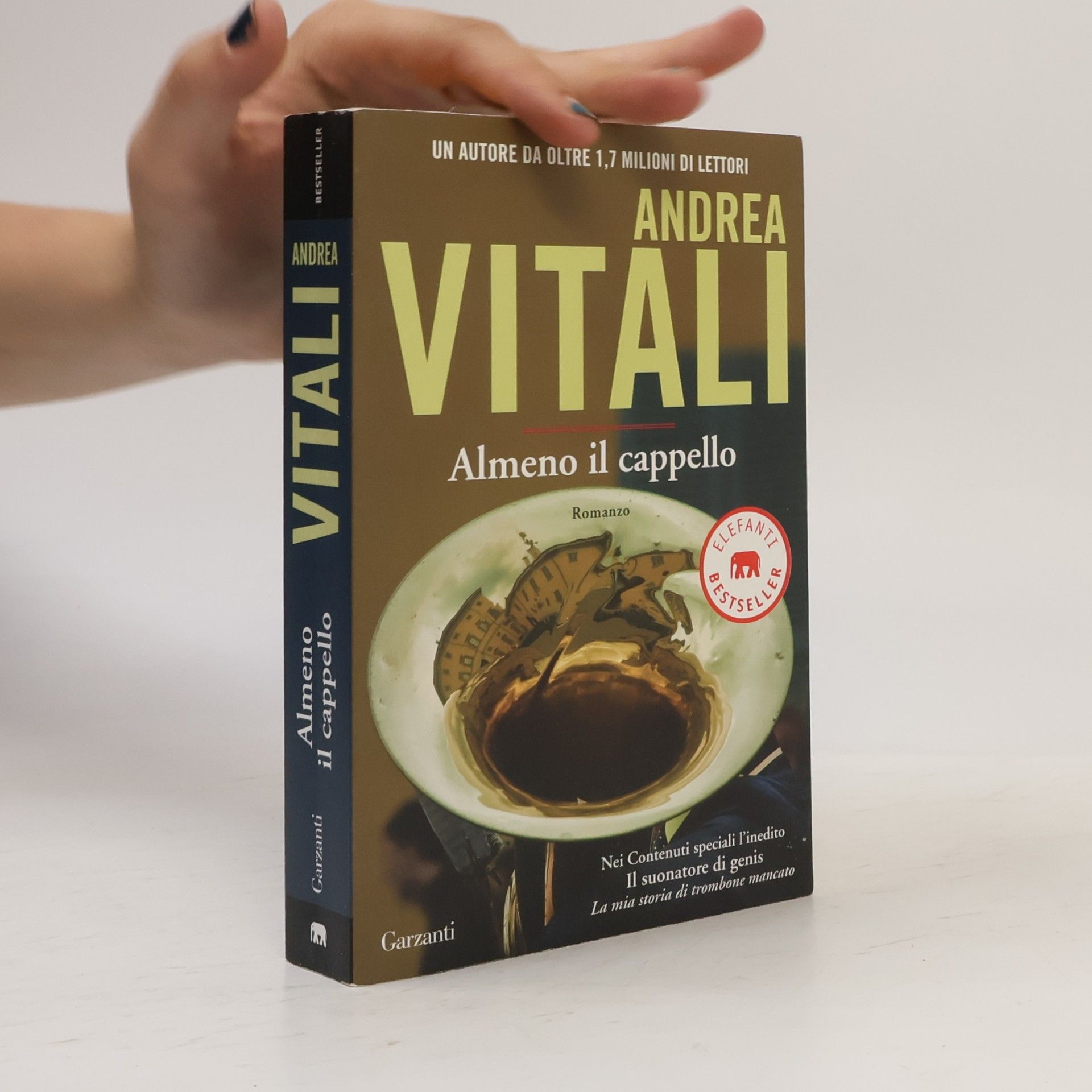 Andrea Vitali Elefanti Bestseller: Almeno il cappello