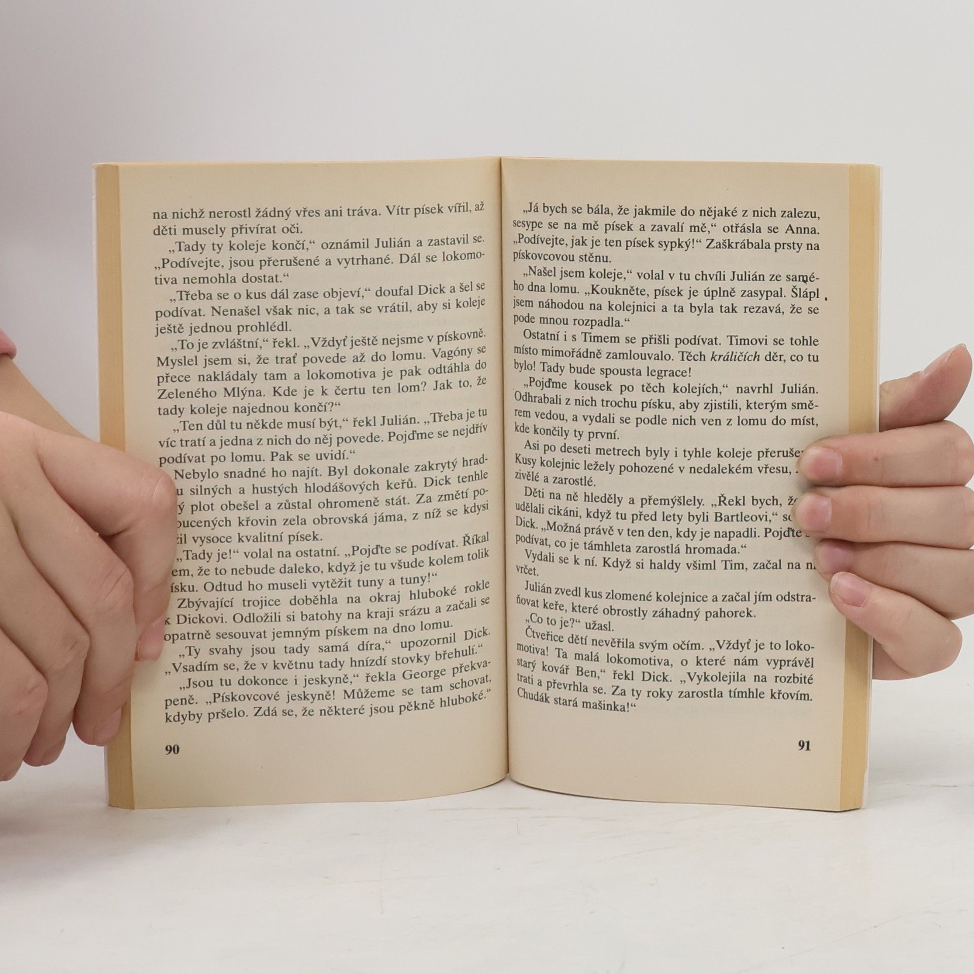 Enid Blyton Správná pětka - Pětka na Tajemných blatech