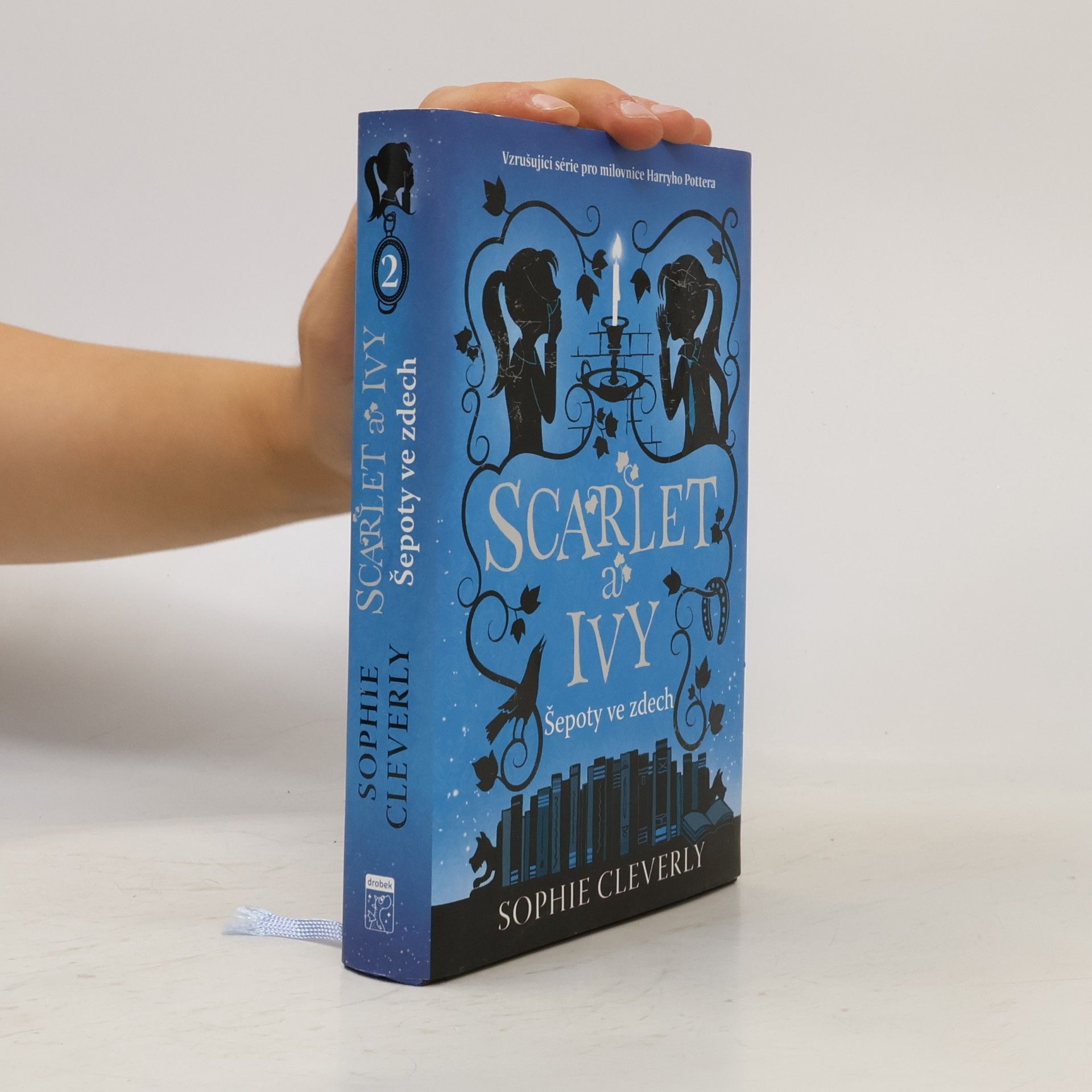 Sophie Cleverly Scarlet a Ivy. Šepoty ve zdech