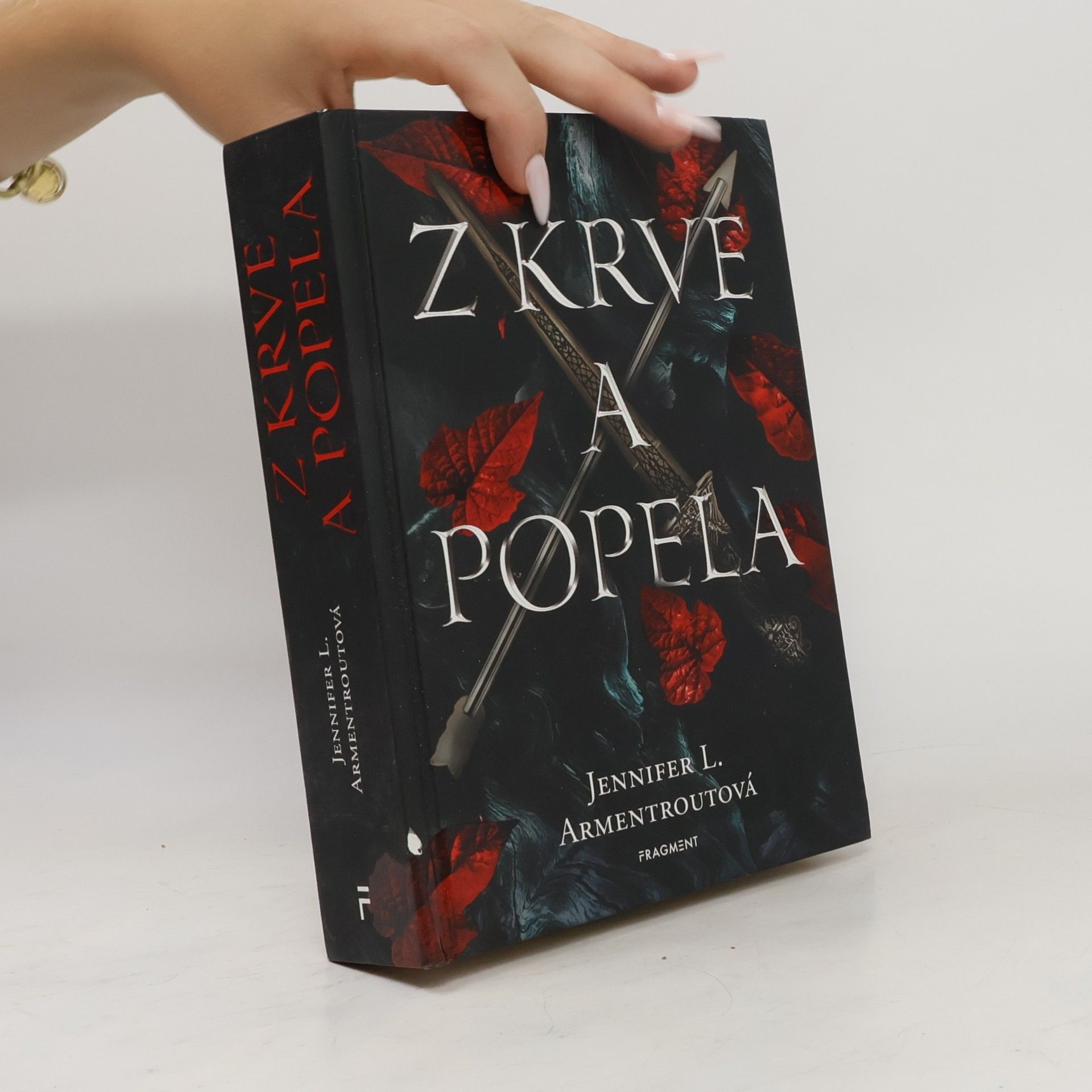 Jennifer Armentrout Z krve a popela