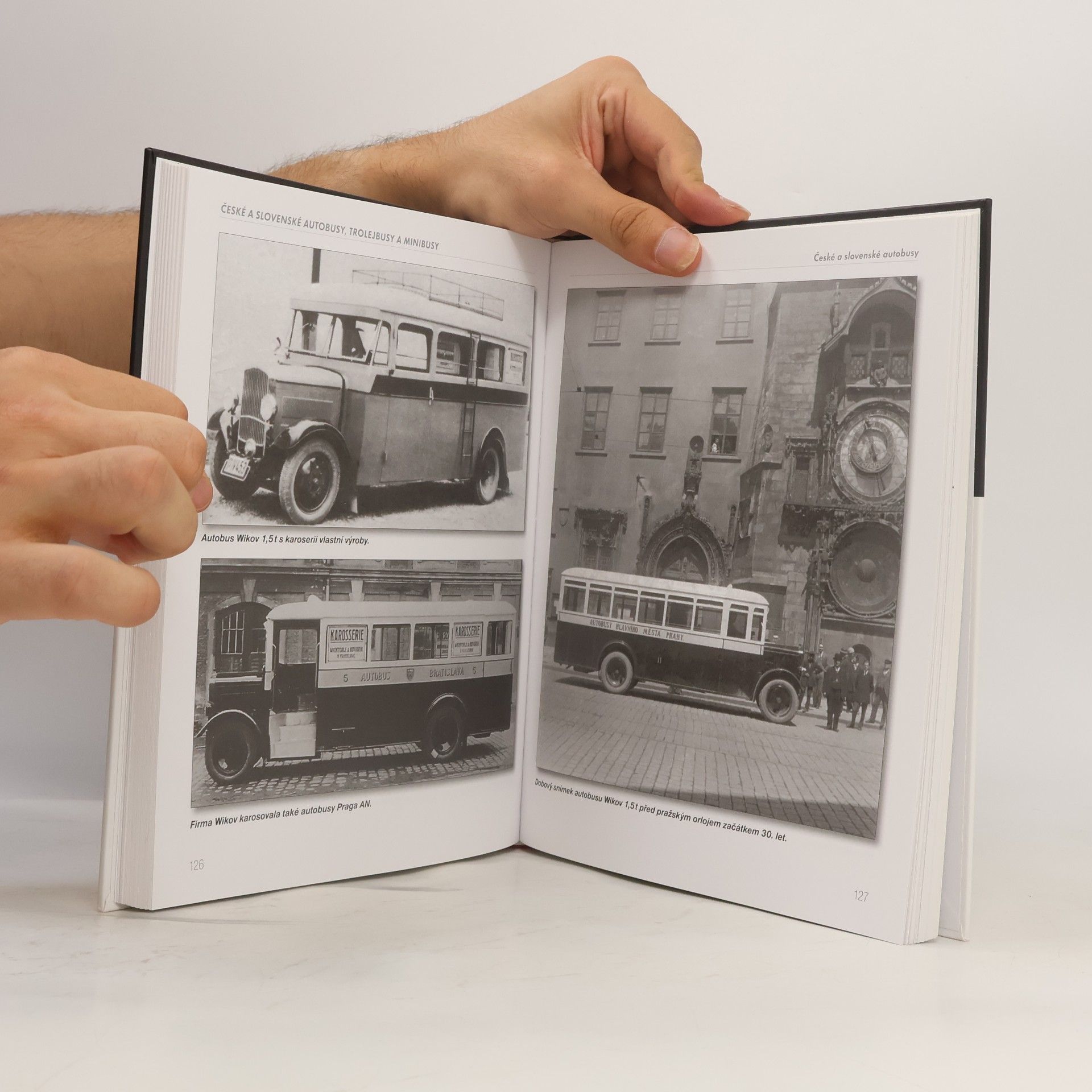 Petr Valdhans Autobusy : české a slovenské autobusy, trolejbusy a minibusy od r. 1900 do současnosti