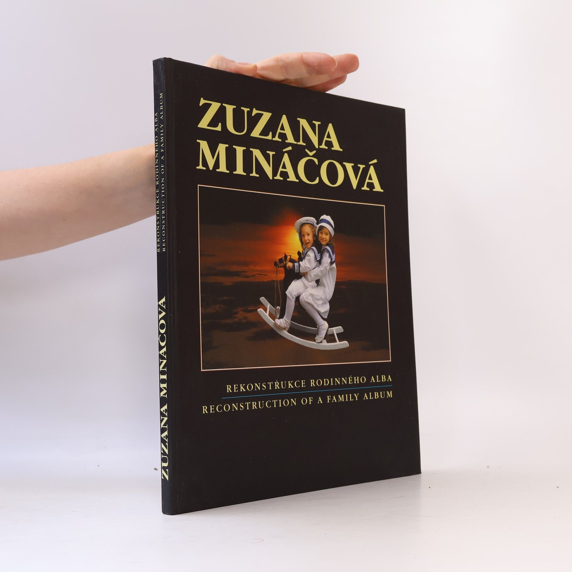 Zuzana Mináčová Rekonstrukce rodinného alba / Reconstruction of a family album