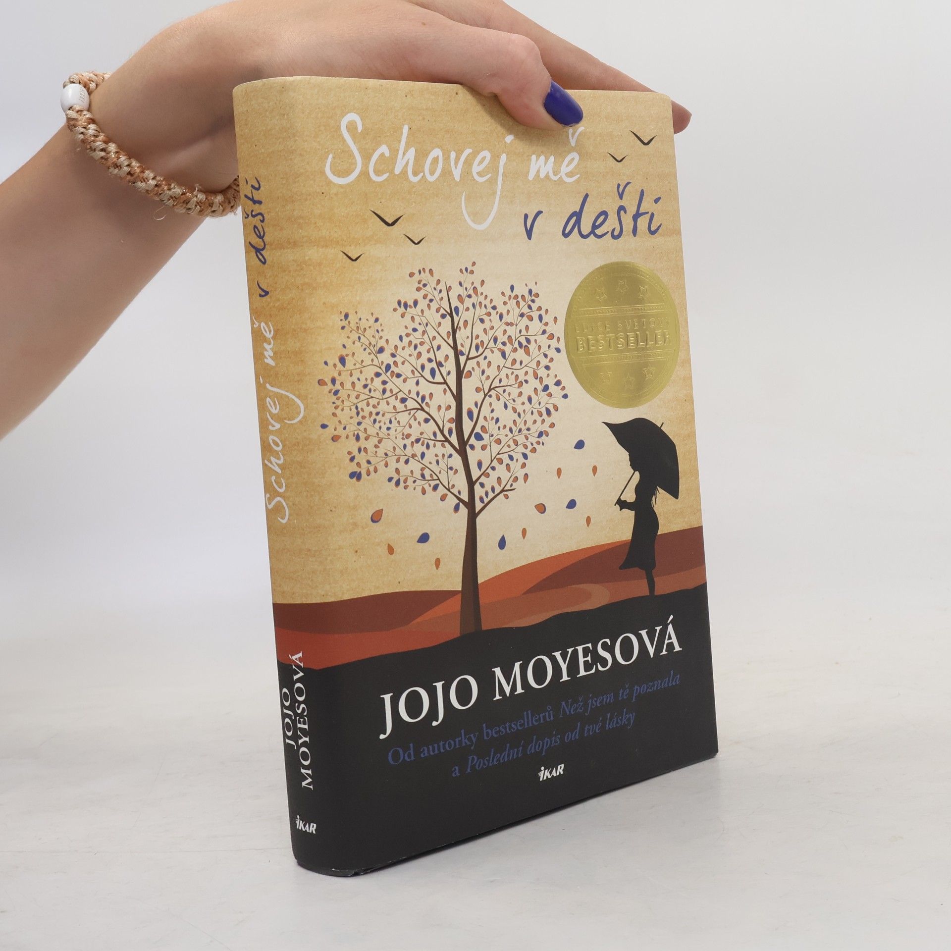 Jojo Moyes Schovej mě v dešti