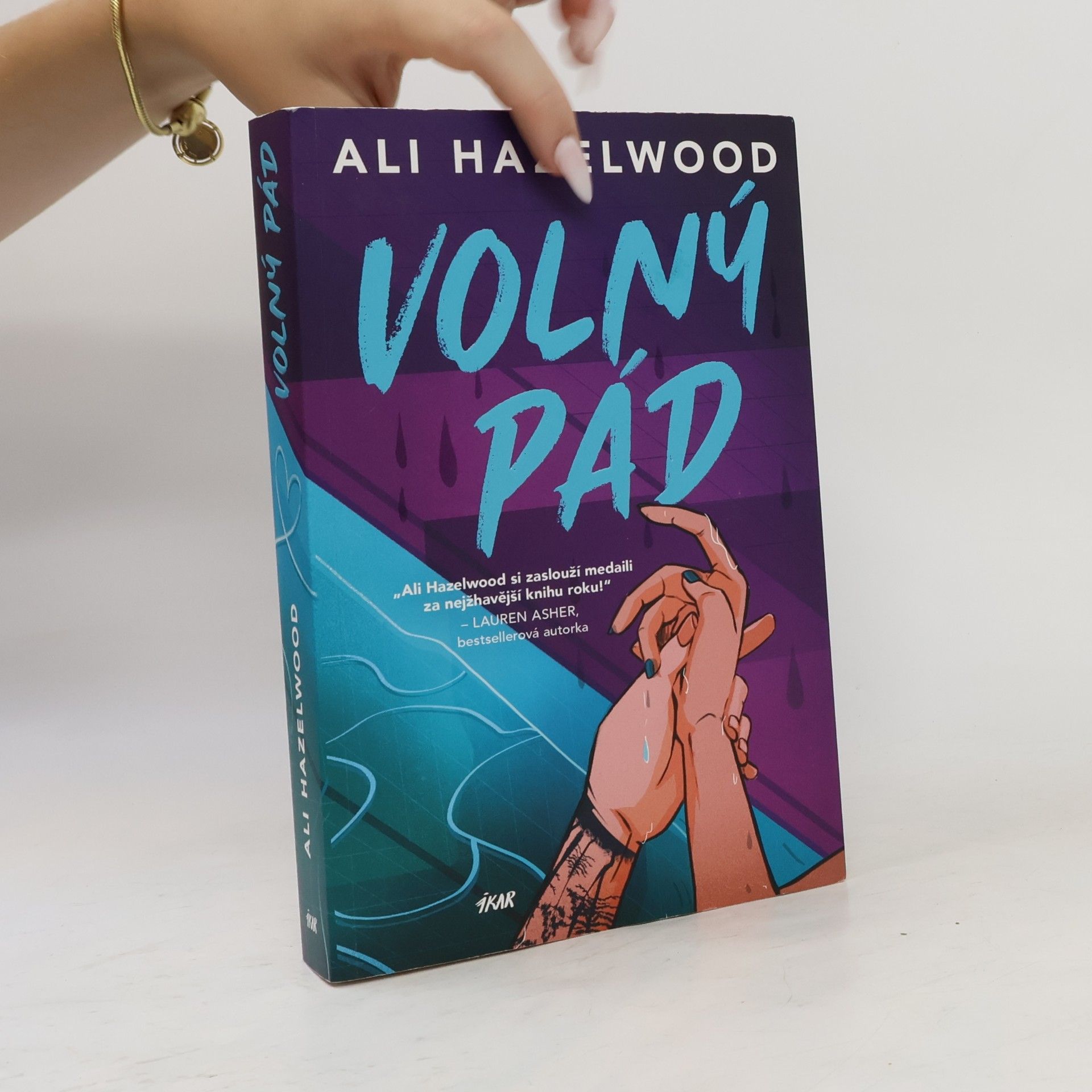 Ali Hazelwood Volný pád