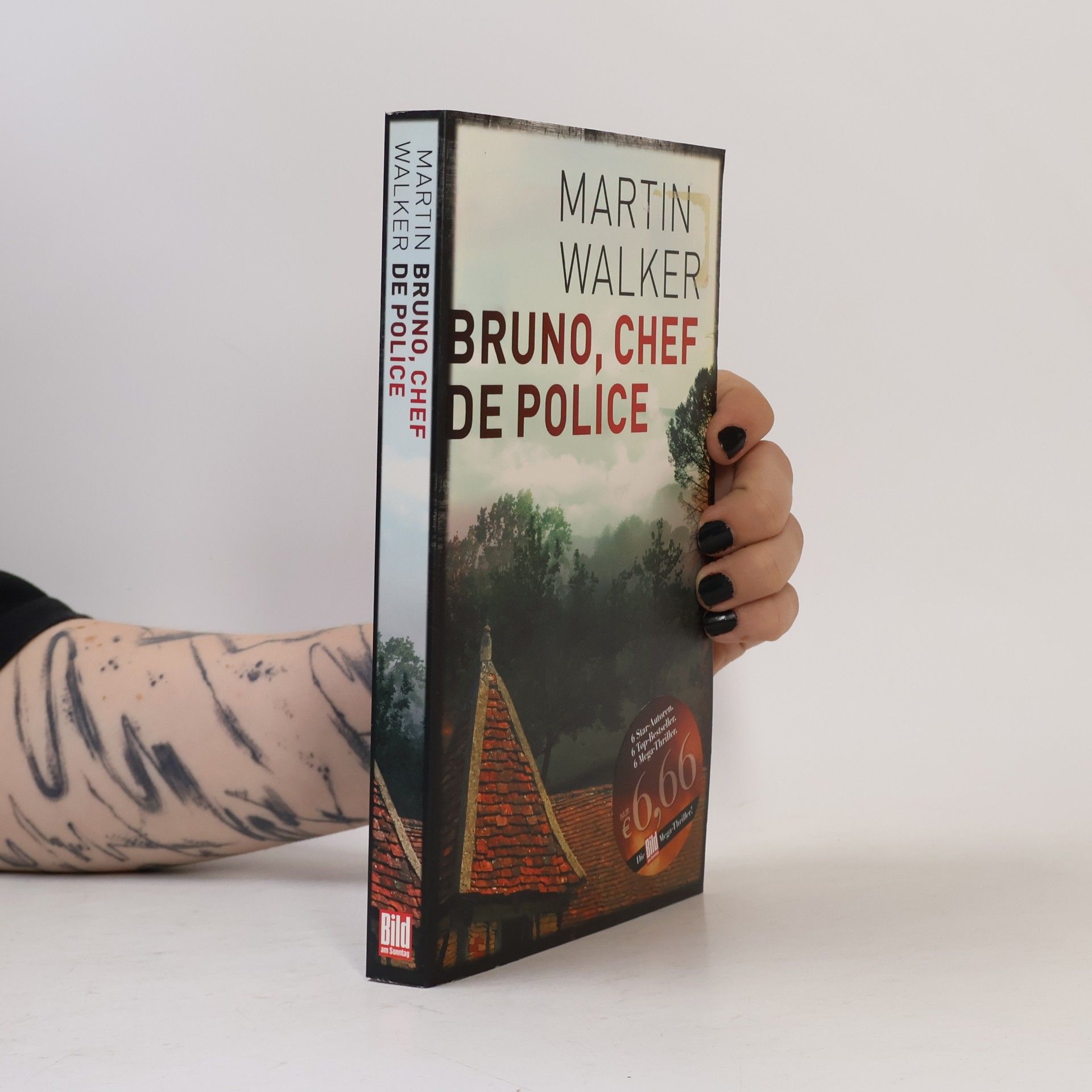 Martin Walker Bruno, Chef de police