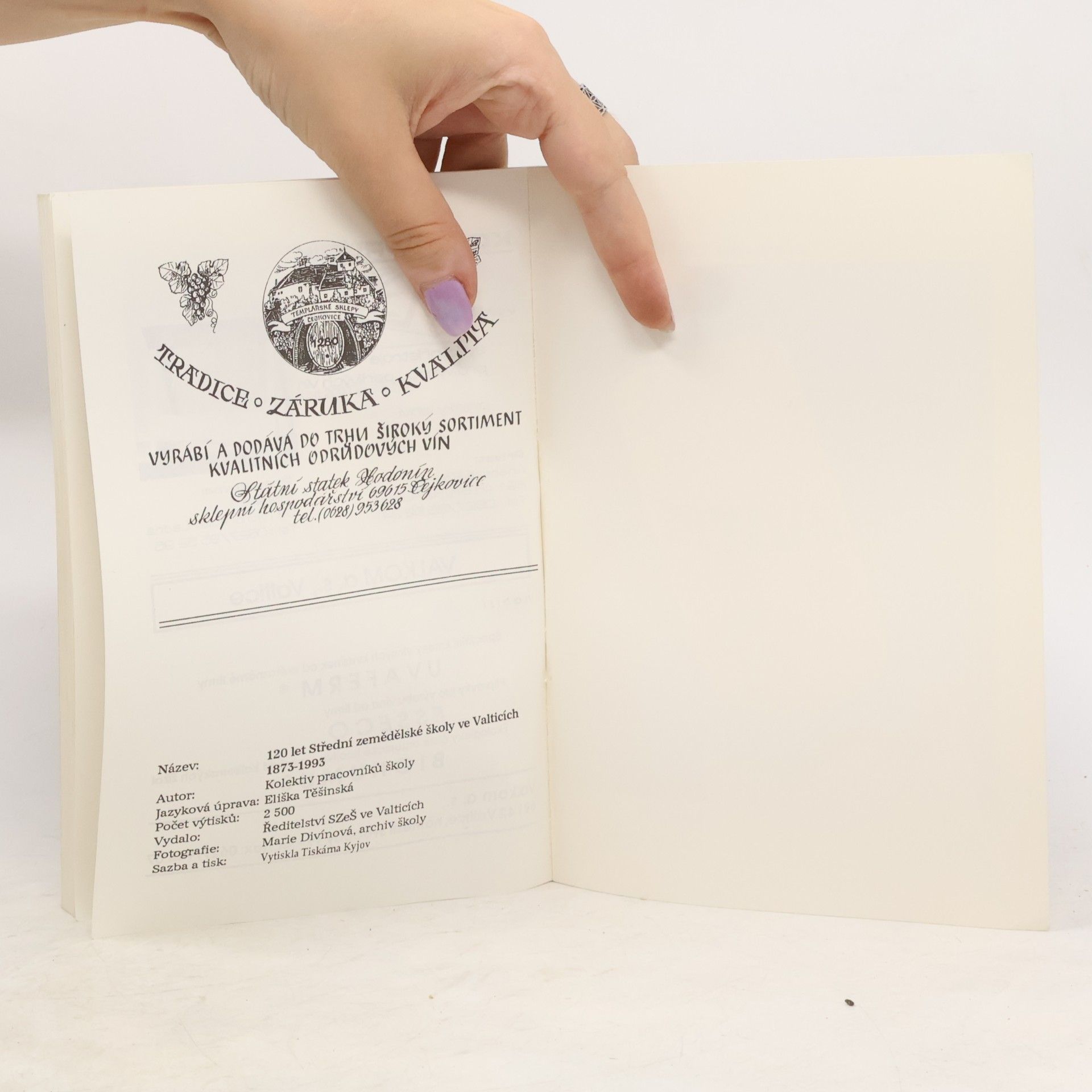 kolektiv 120 let vinařské školy ve Valticích