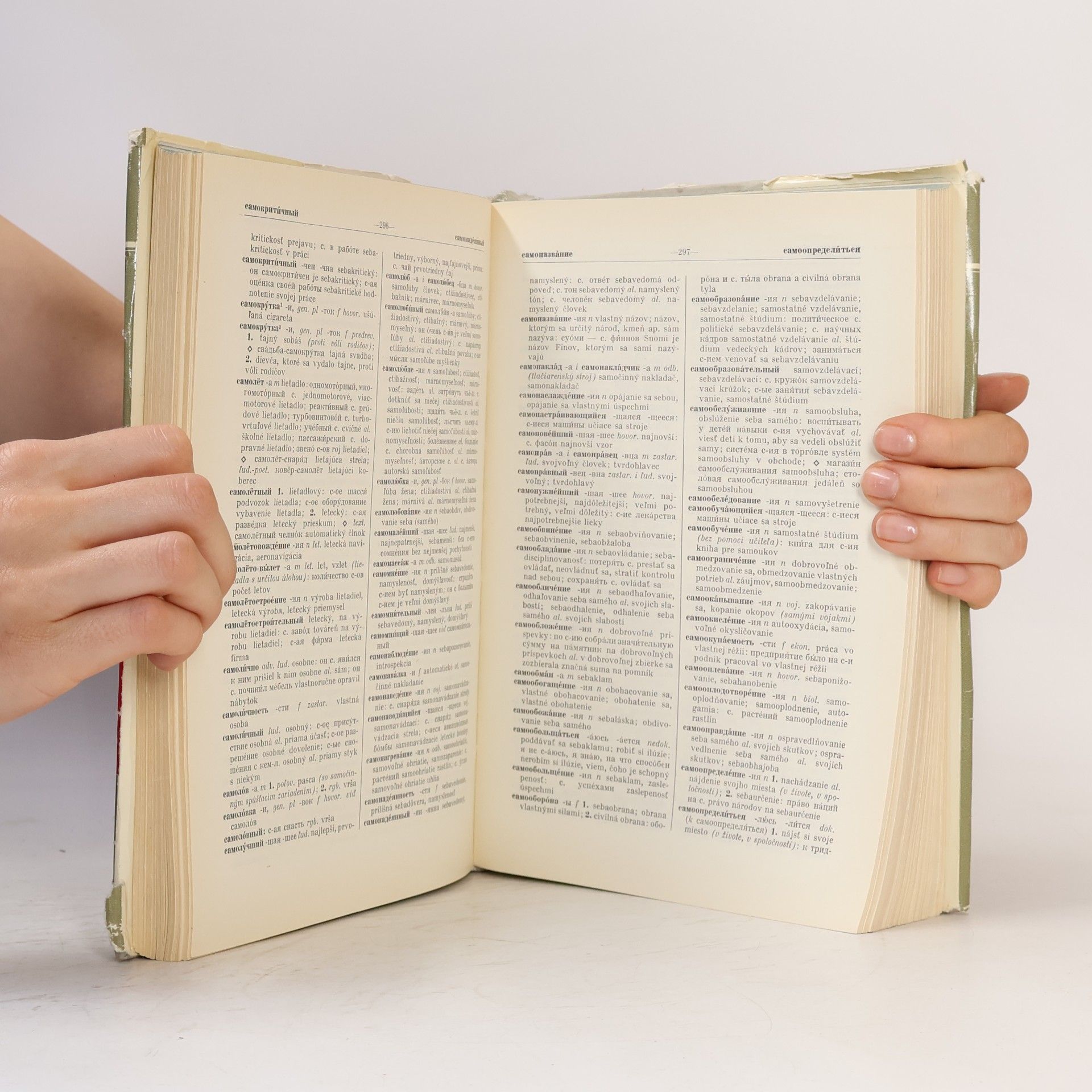 Autorenkollektiv Veľký rusko-slovenský slovník IV