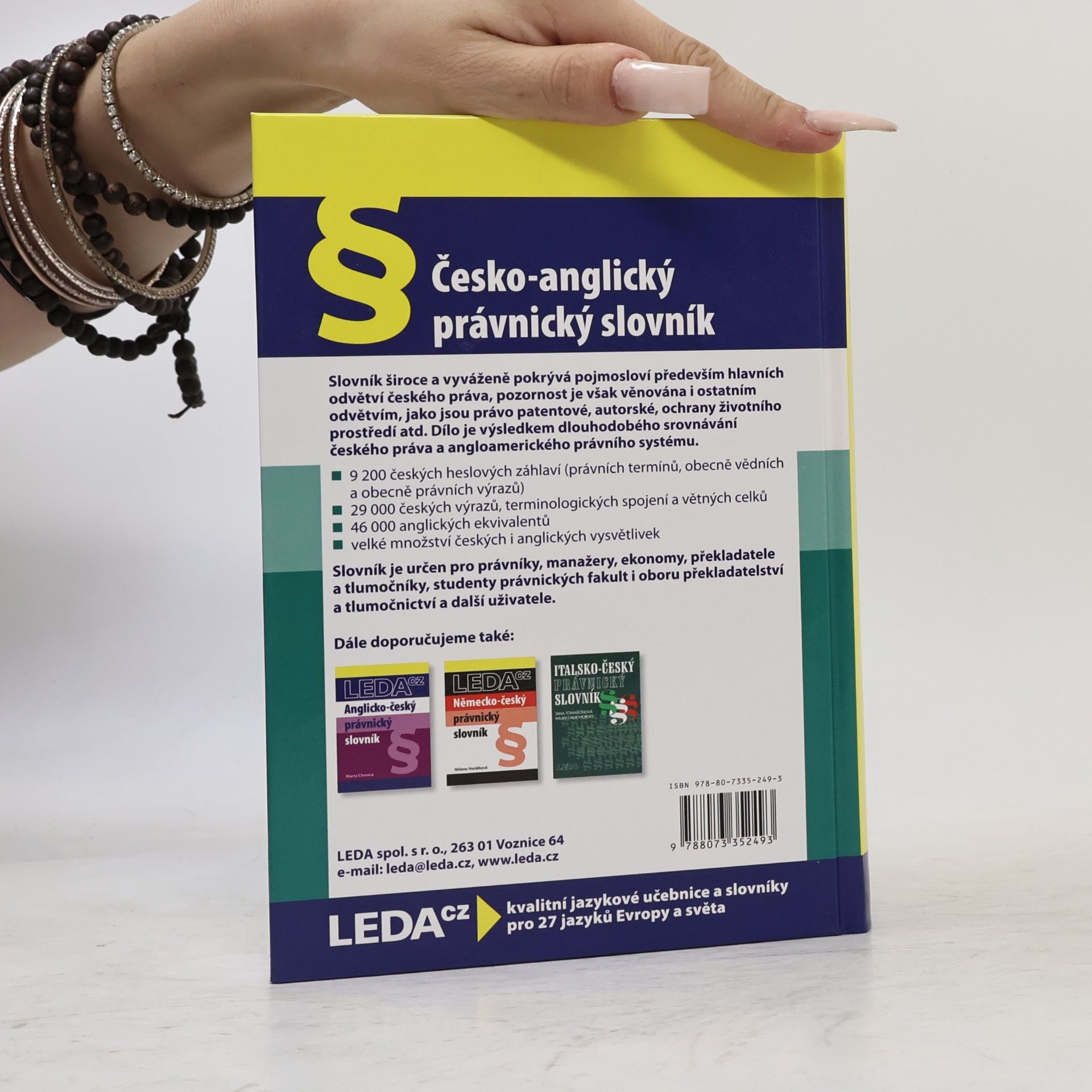 Marta Chromá Česko-anglický právnický slovník s vysvětlivkami