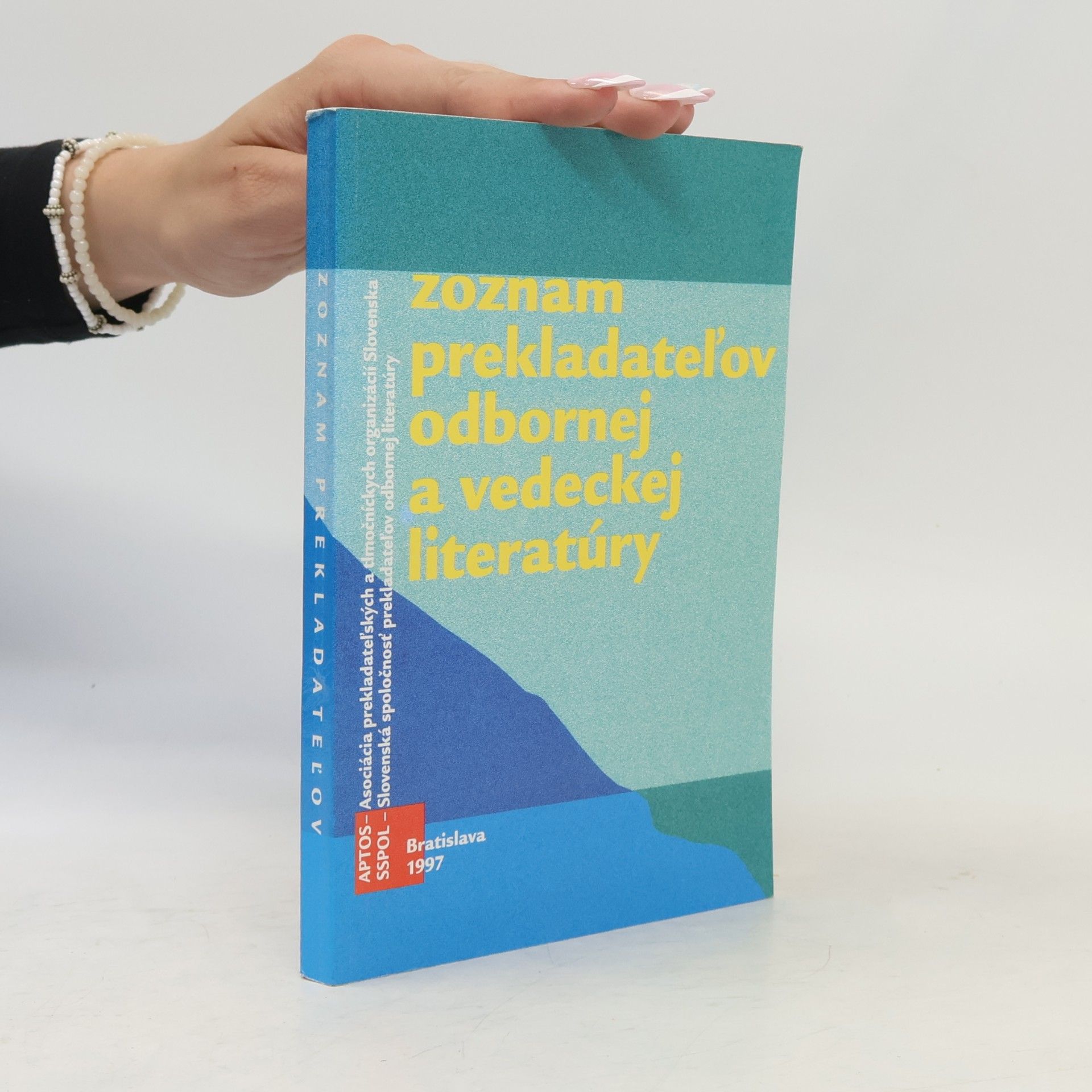 Collectif d'auteurs Zoznam prekladateľov umeleckej literatúry s výberovou bibliografiou preložených diel ; Zoznam prekladateľov odbornej a vedeckej literatúry