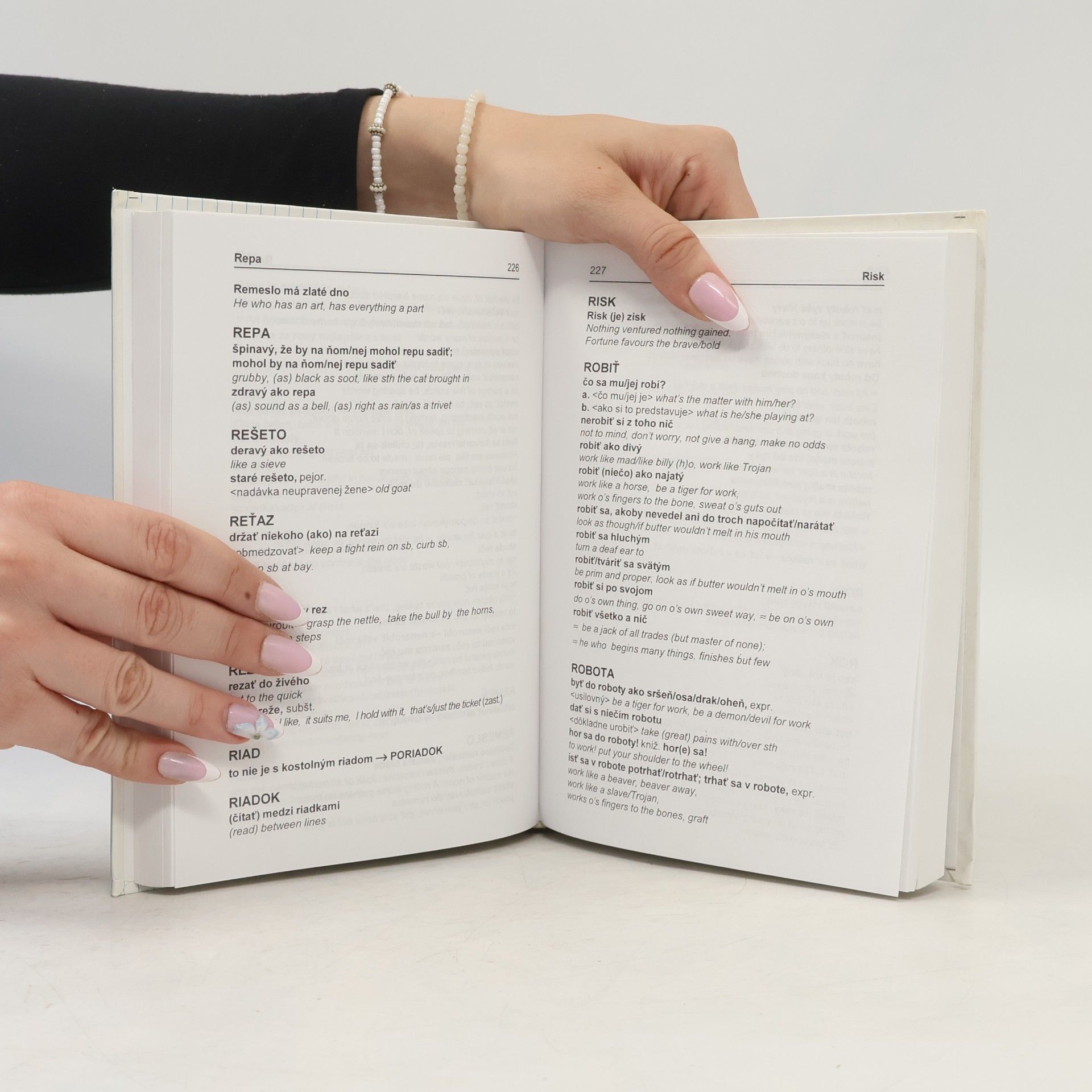 Pavol Kvetko Slovensko-anglický frazeologický slovník = slovak-english dictionary of idioms