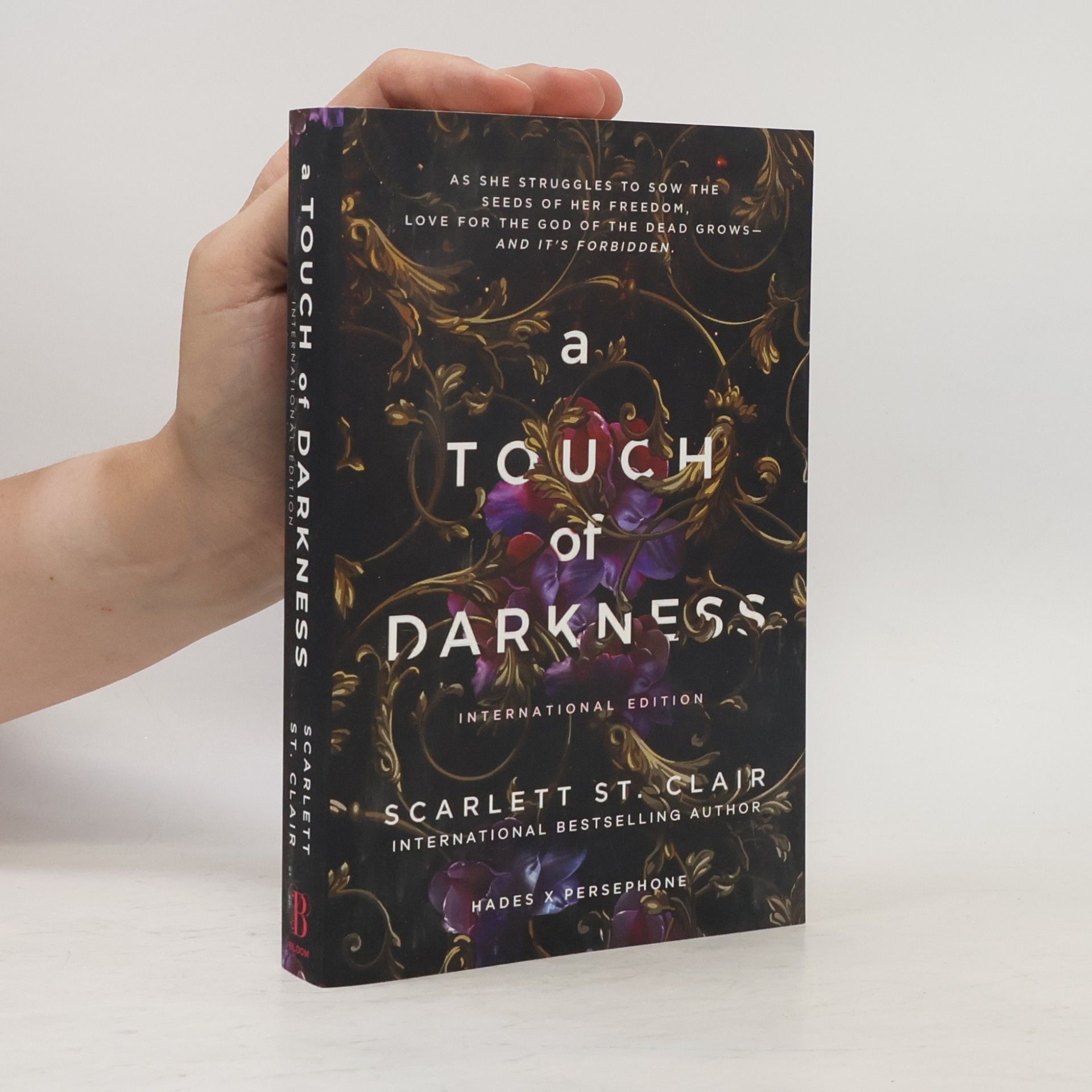 Scarlett St. Clair A Touch of Darkness