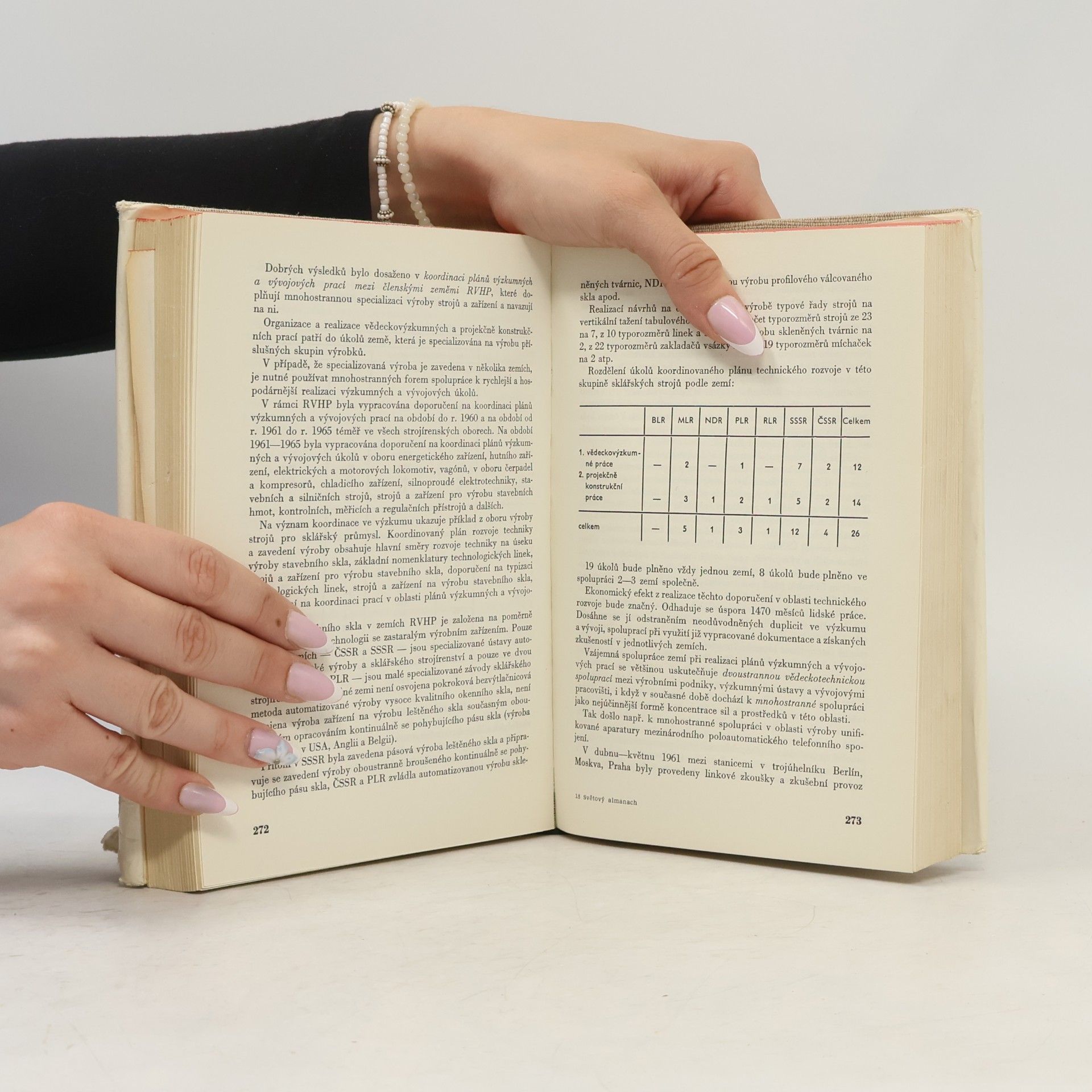 Autores varios Světový almanach