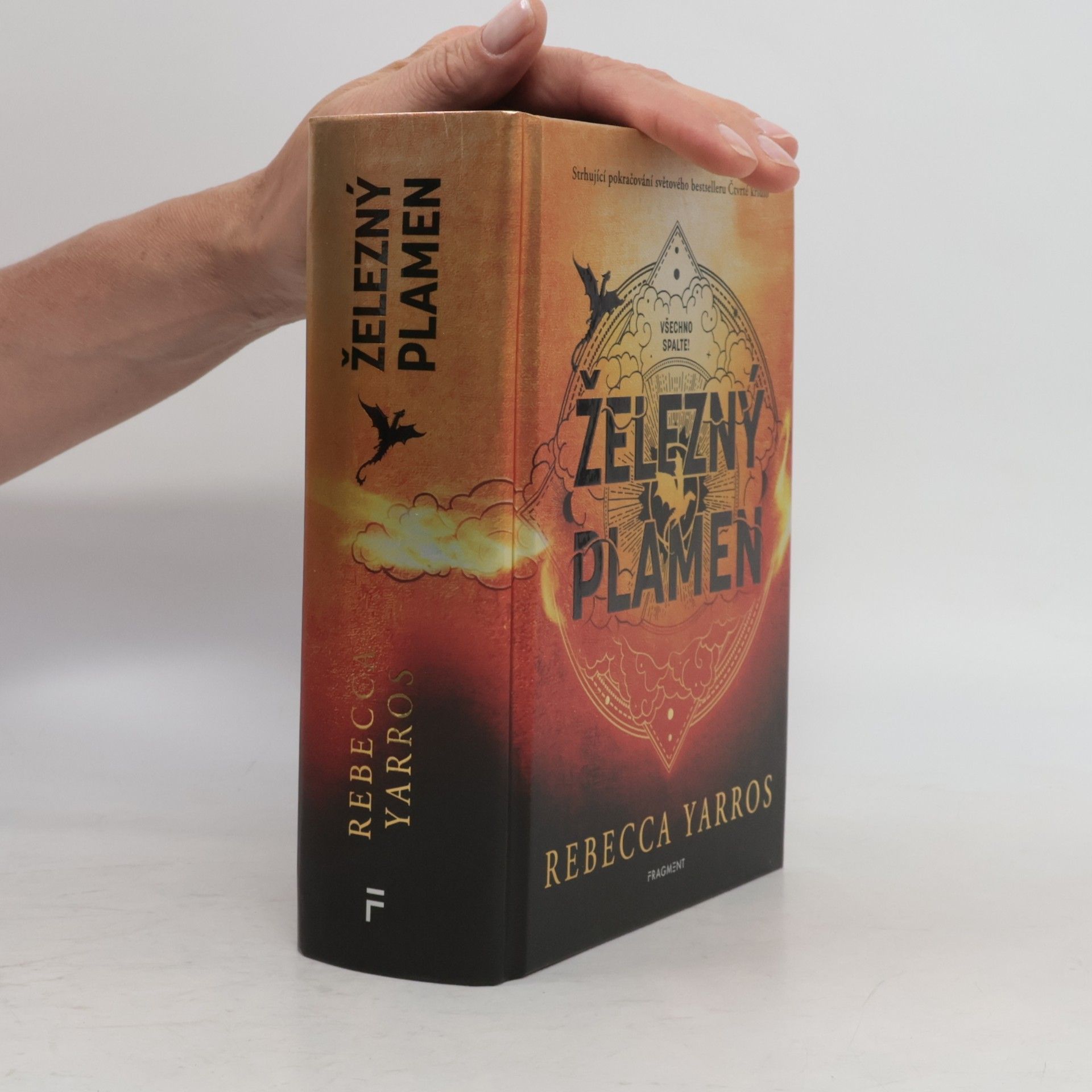 Rebecca Yarros Železný plamen