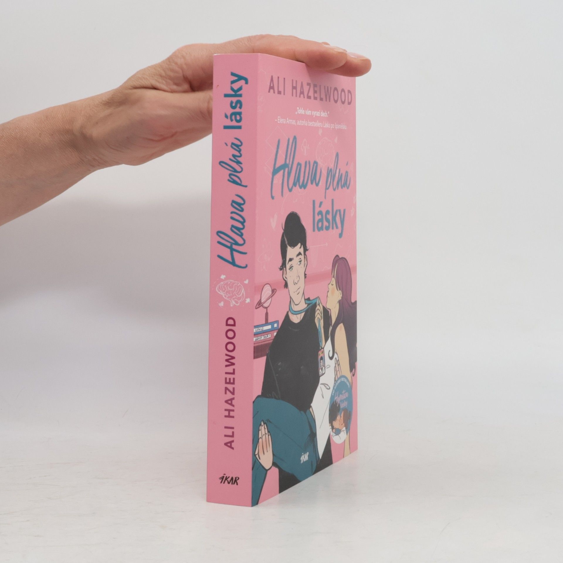 Ali Hazelwood Hlava plná lásky