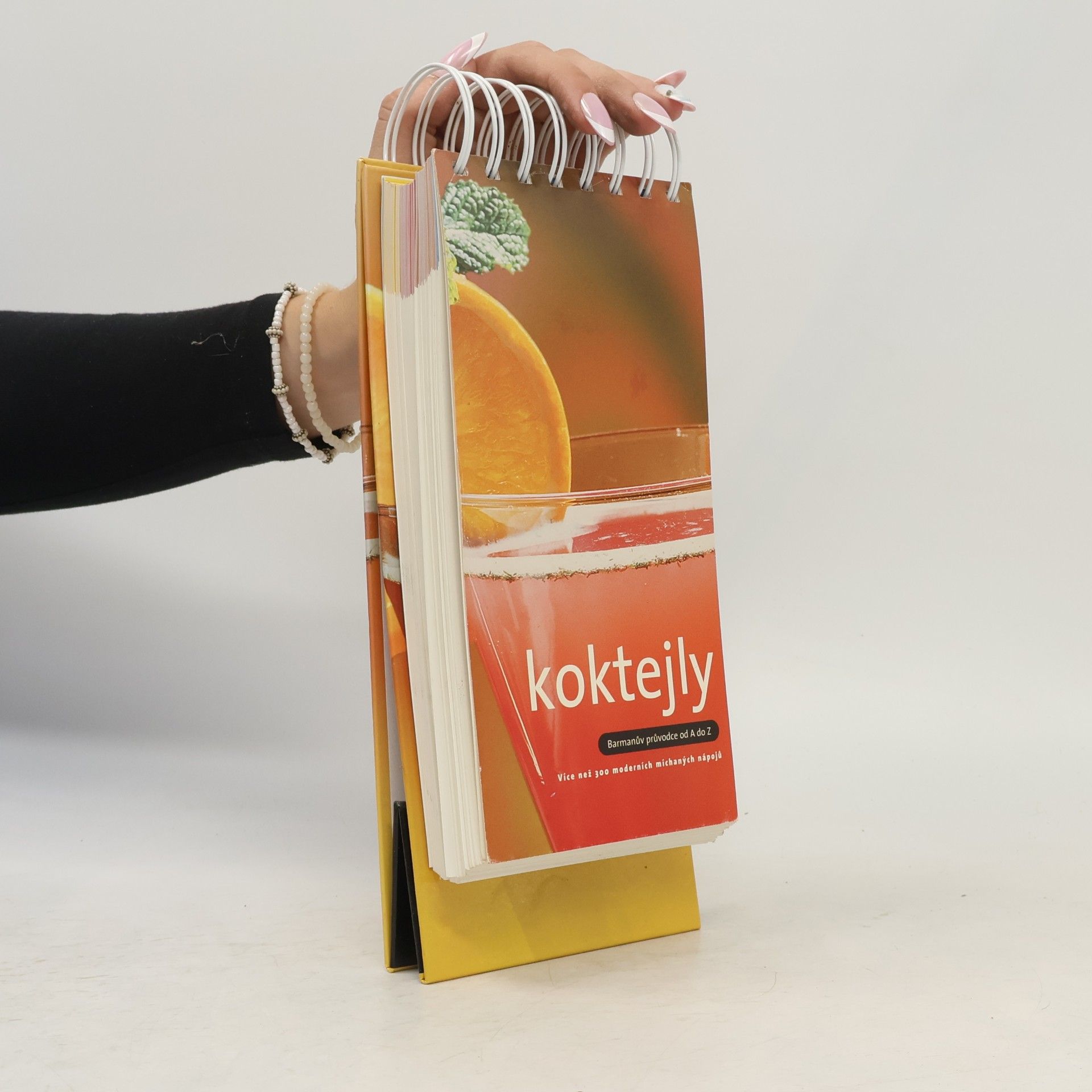 Autores varios Koktejly. Barmanův průvodce od A do Z