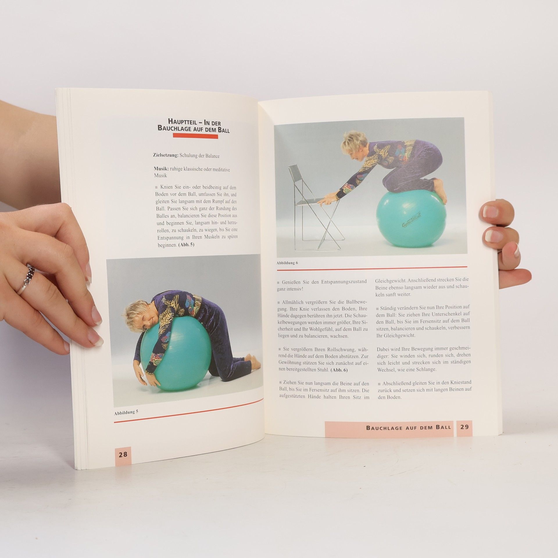 Mia Schmidt Rückenschule mit dem grossen Ball