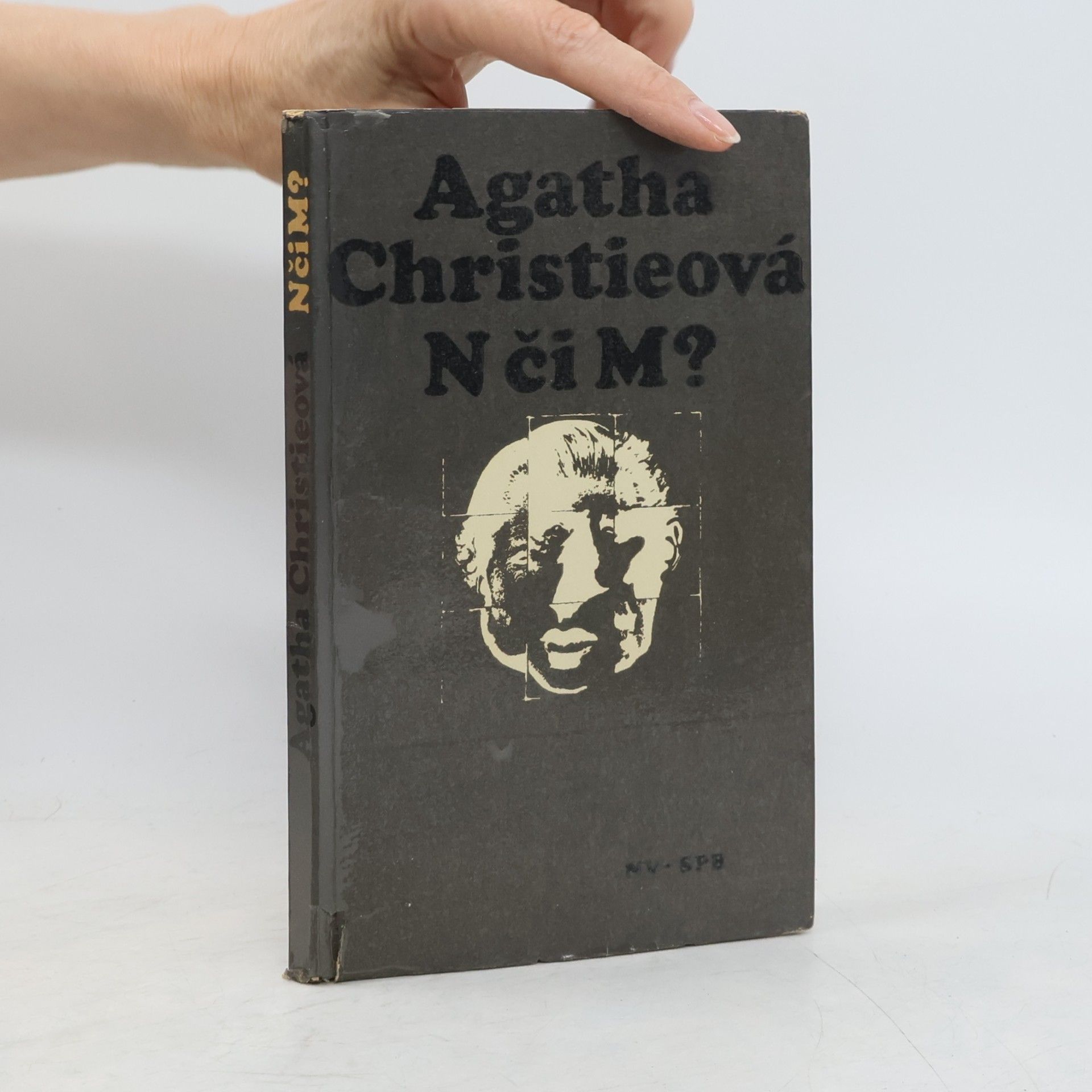 Agatha Christie N či M?