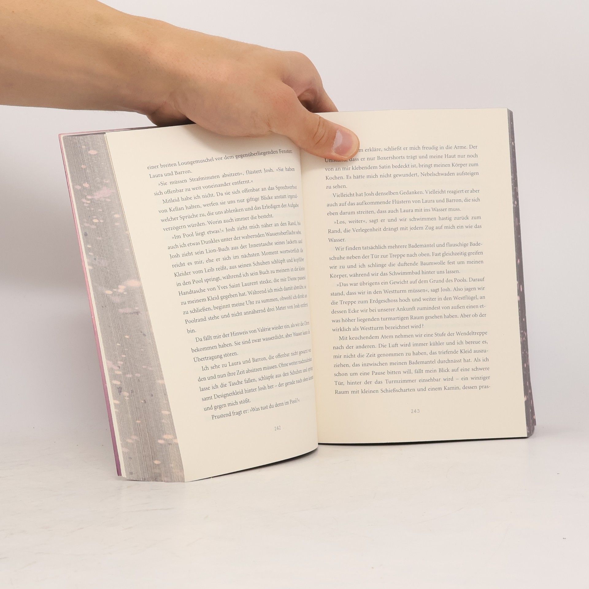 Stefanie Hasse Matching Night, Band 1 & 2: Küsst du den Feind? & Liebst du den Verräter? (Limitierte Ausgabe mit Farbschnitt Doppelband New Adult Romantic Suspense 1. Platz beim Lovelybooks Community Award)