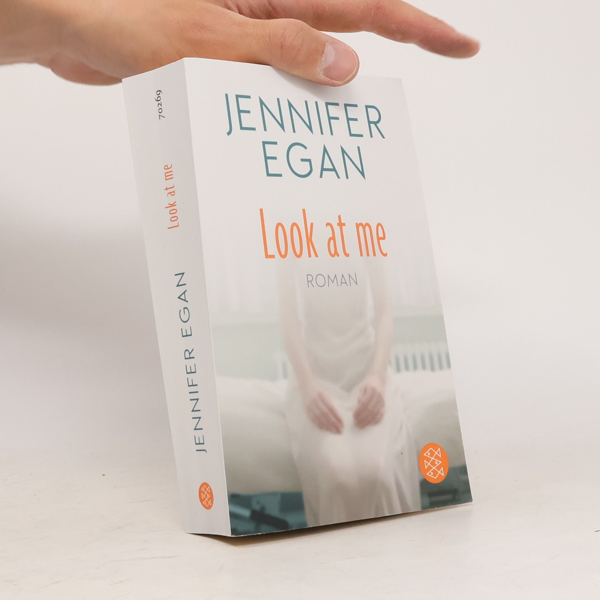 Jennifer Egan Look at me