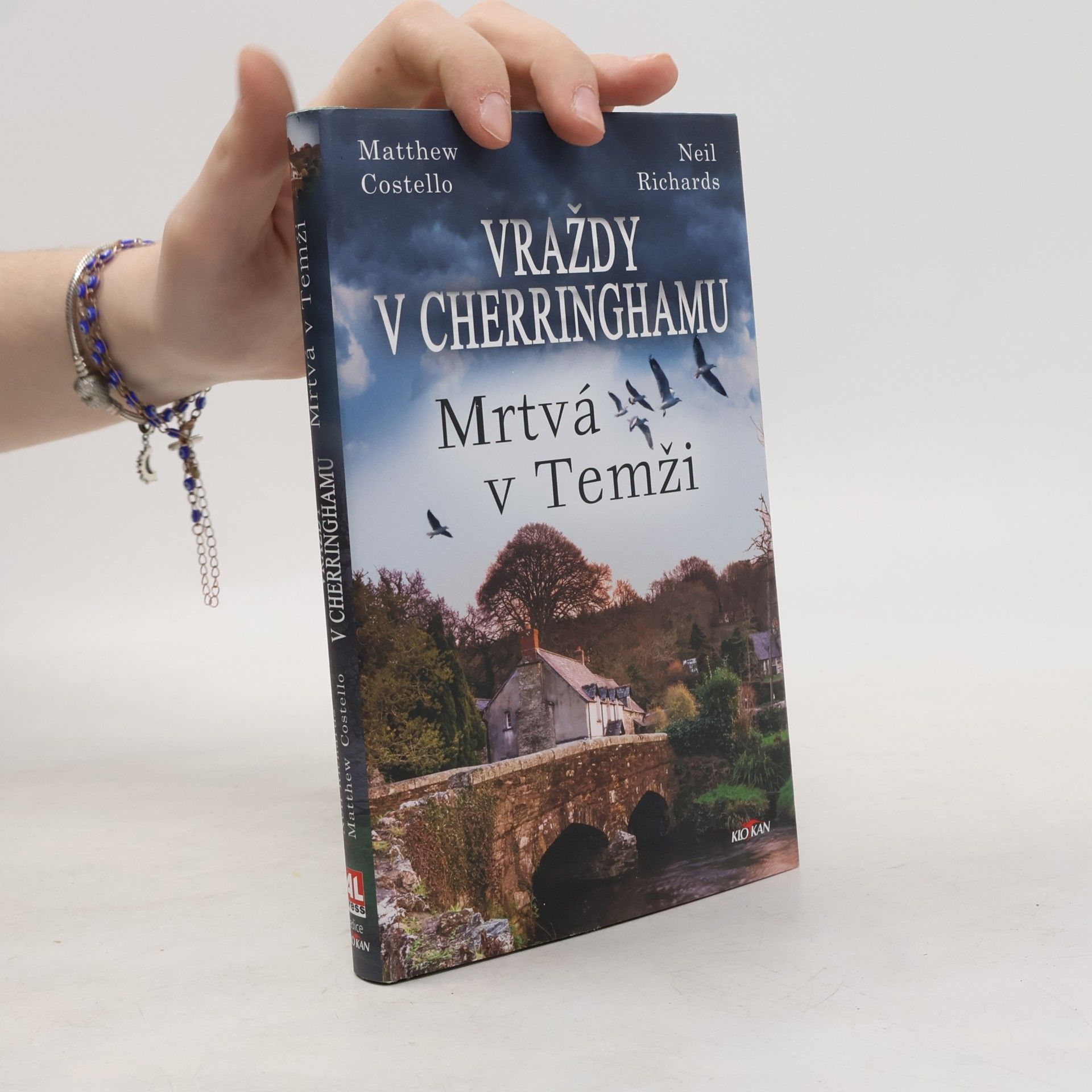 Neil Richards Mrtvá v Temži
