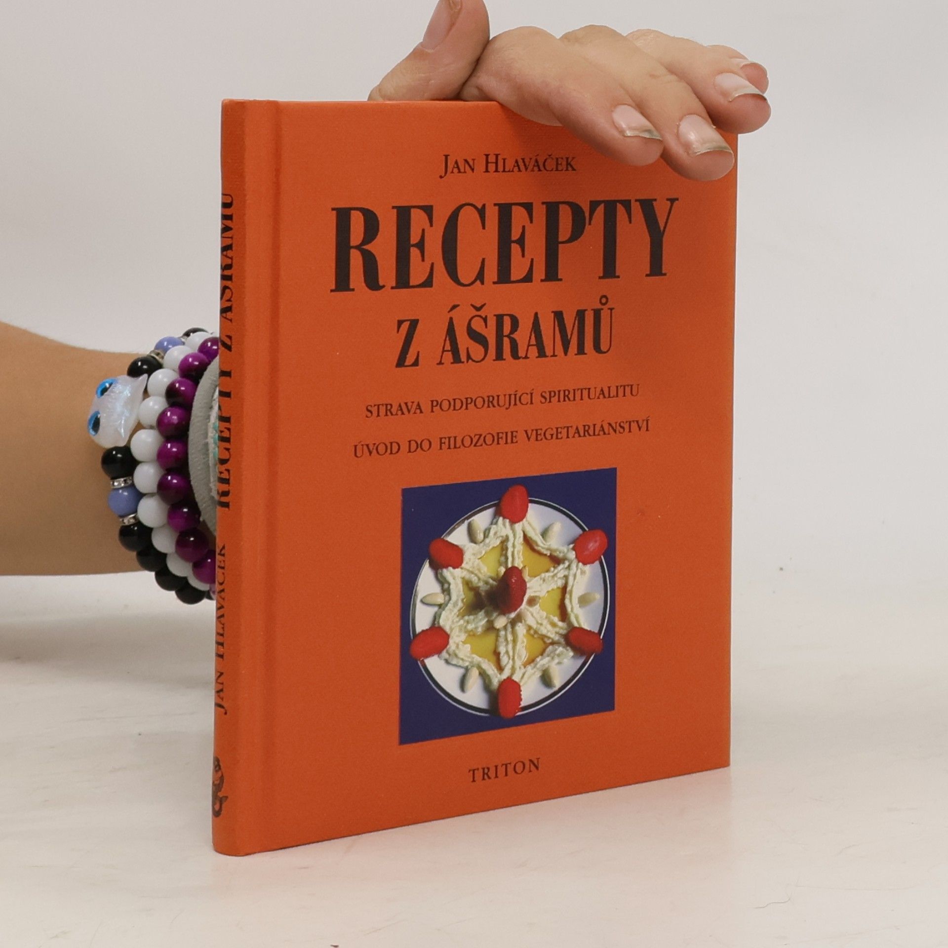 Jan Hlaváček Recepty z ášramů. Strava podporující spiritualitu. Úvod do filozofie vegetariánství