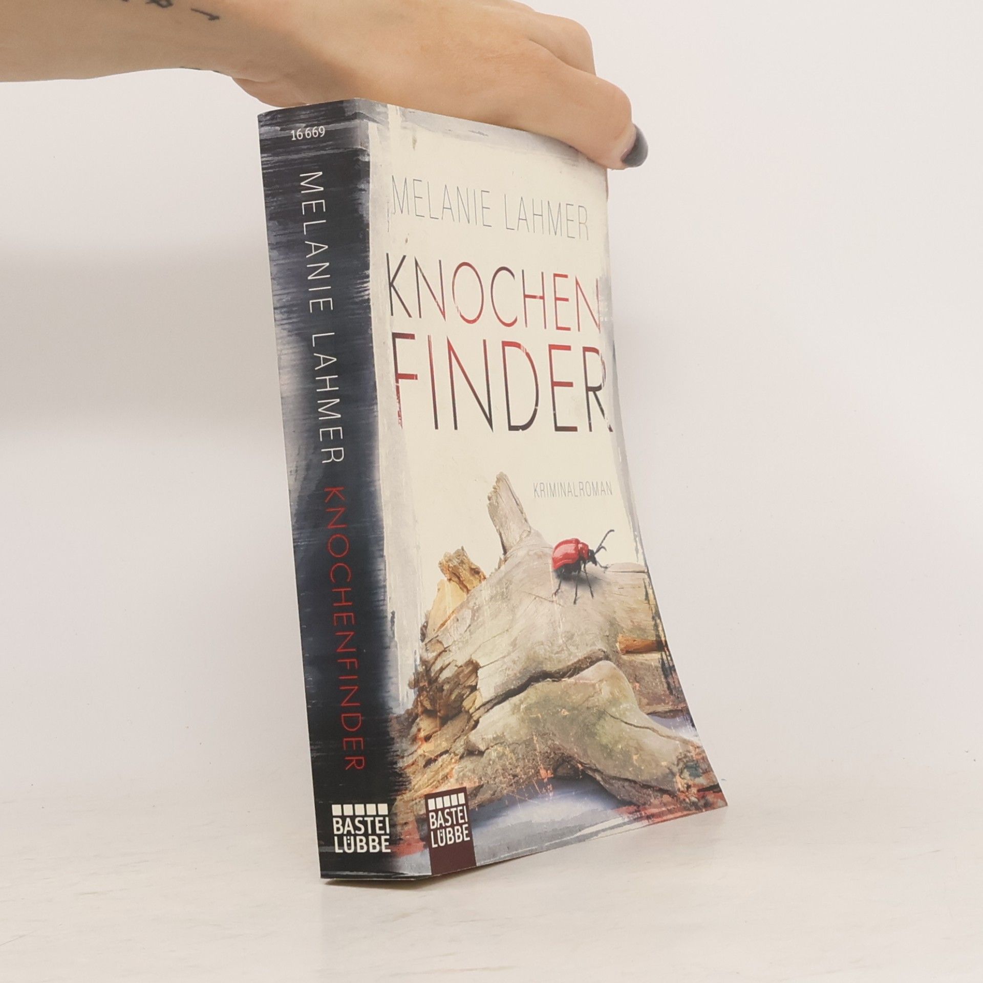 Melanie Lahmer Knochenfinder
