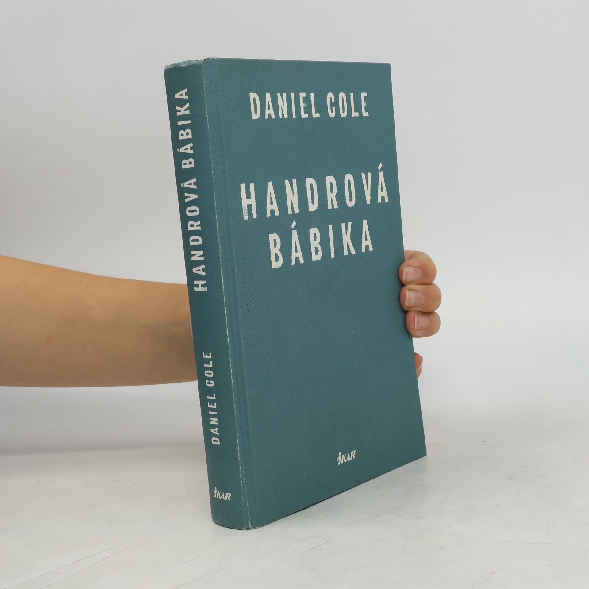 Daniel Cole Handrová bábika