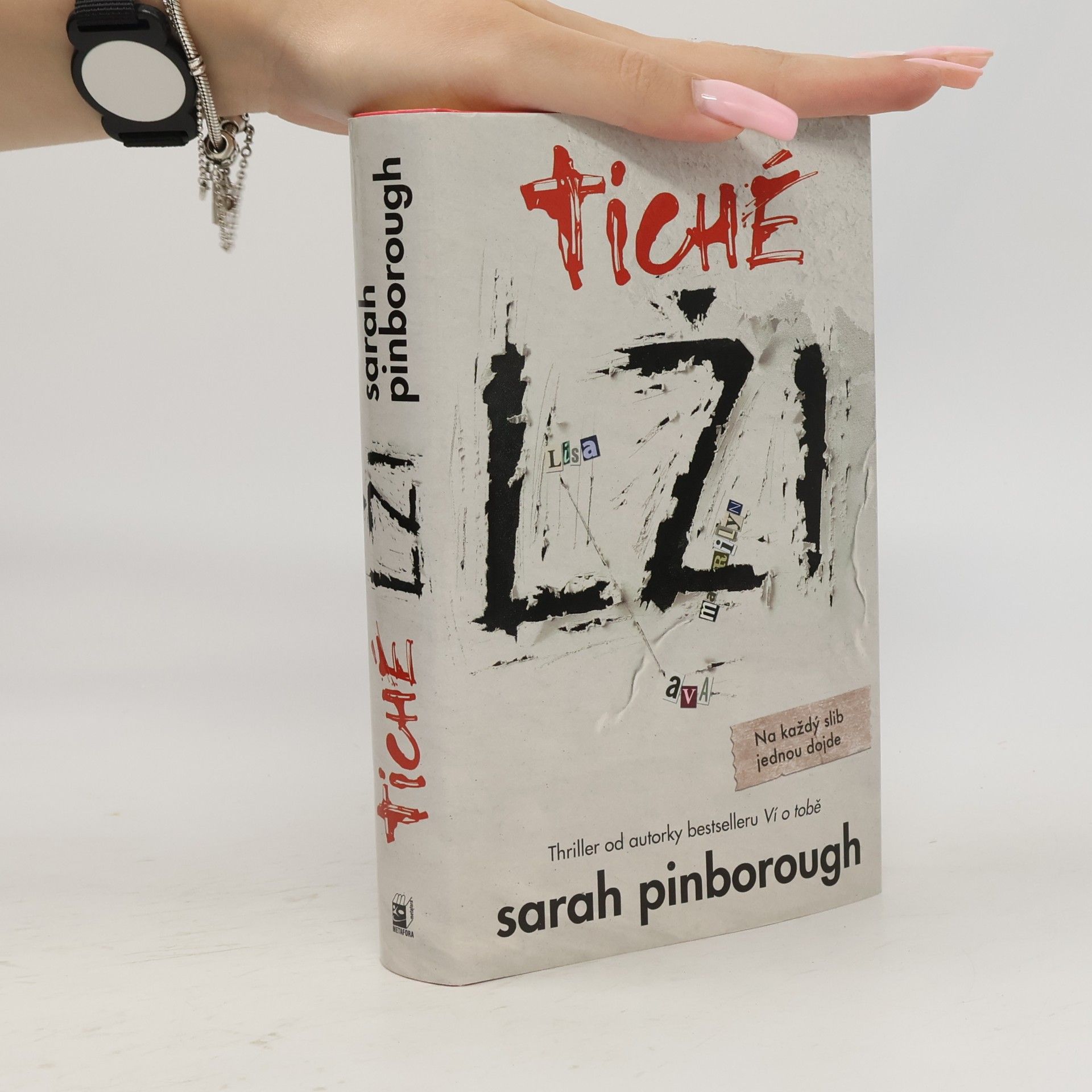 Sarah Pinborough Tiché lži