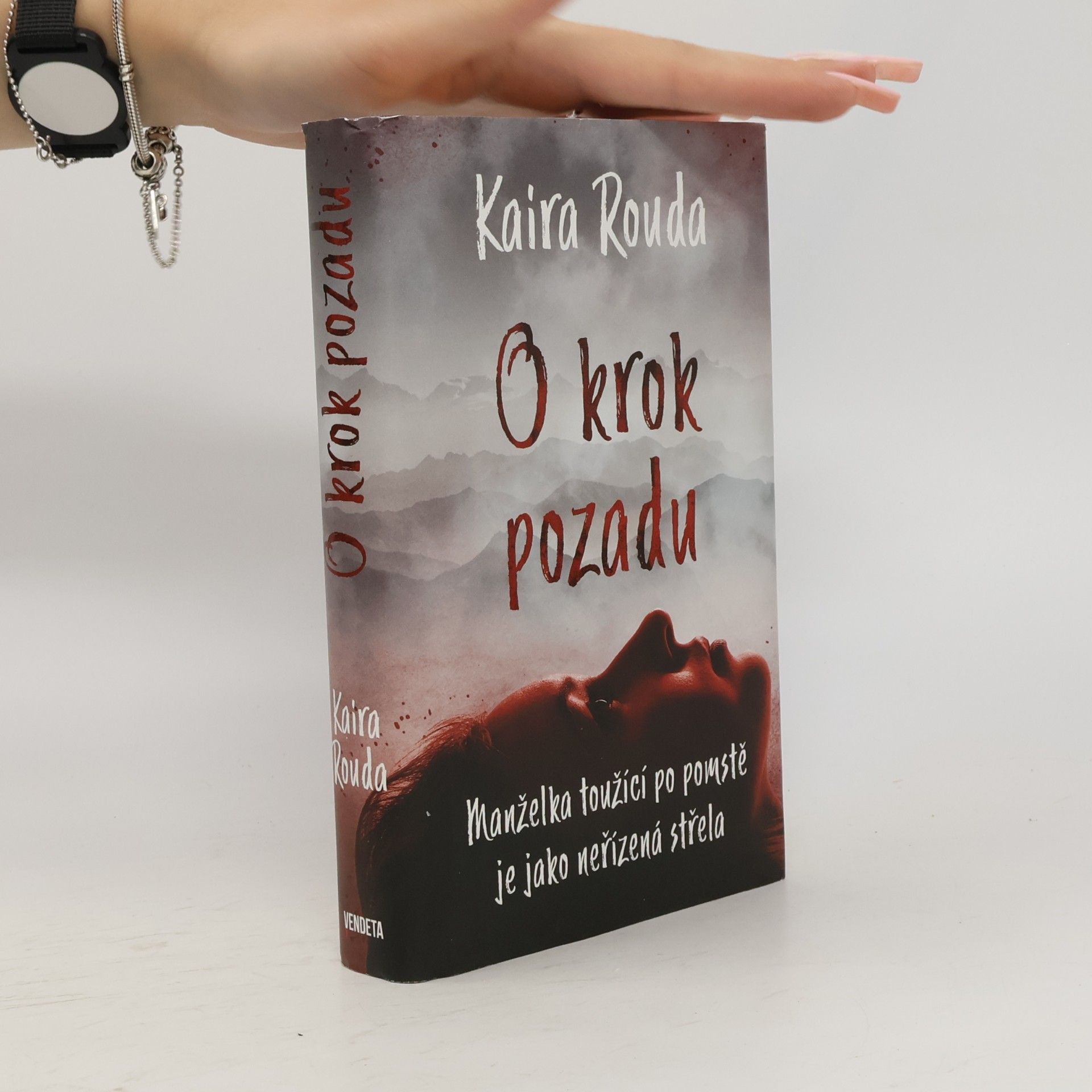 Kaira Sturdivant Rouda O krok pozadu