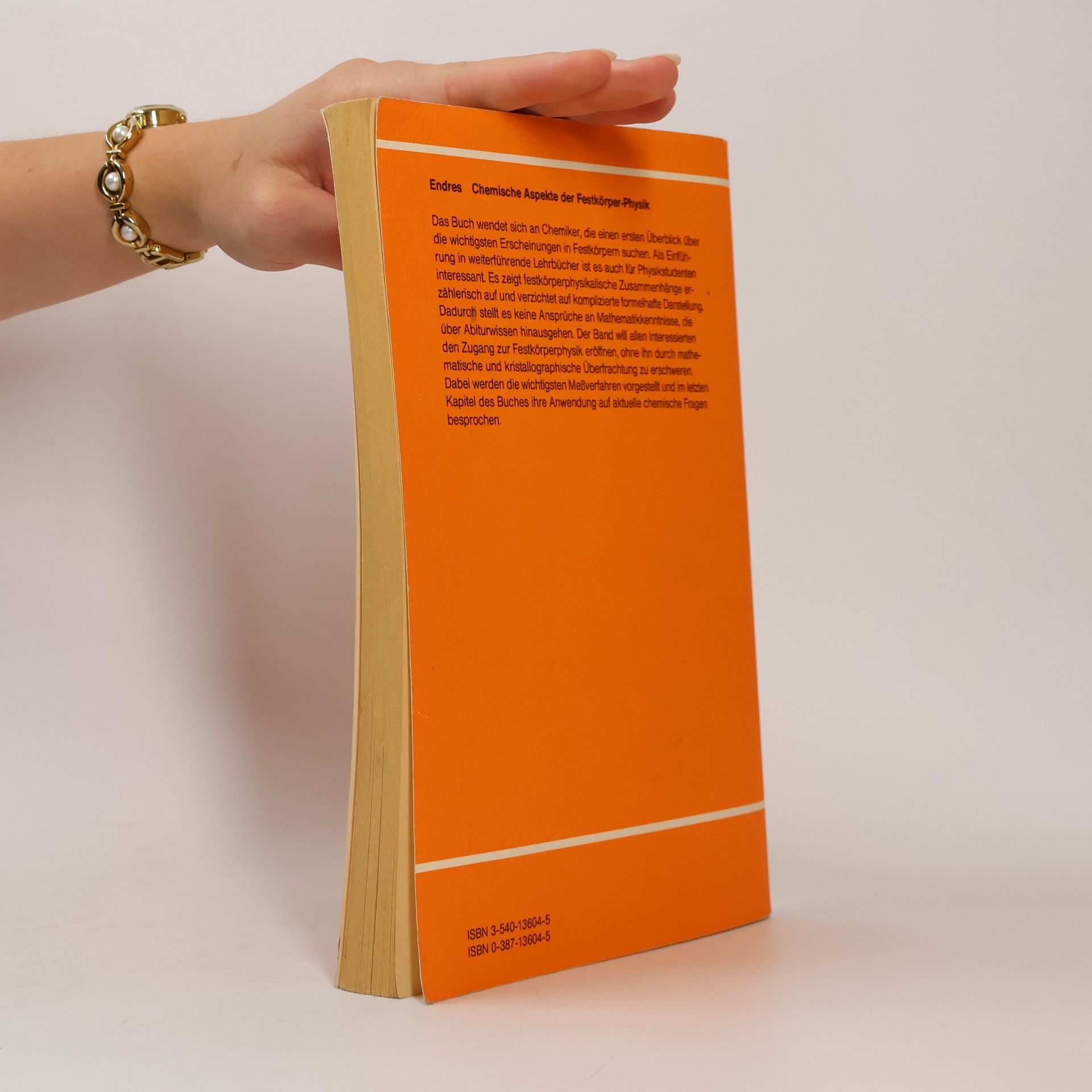 H. Endres Hochschultext: Chemische Aspekte der Festkörper-Physik