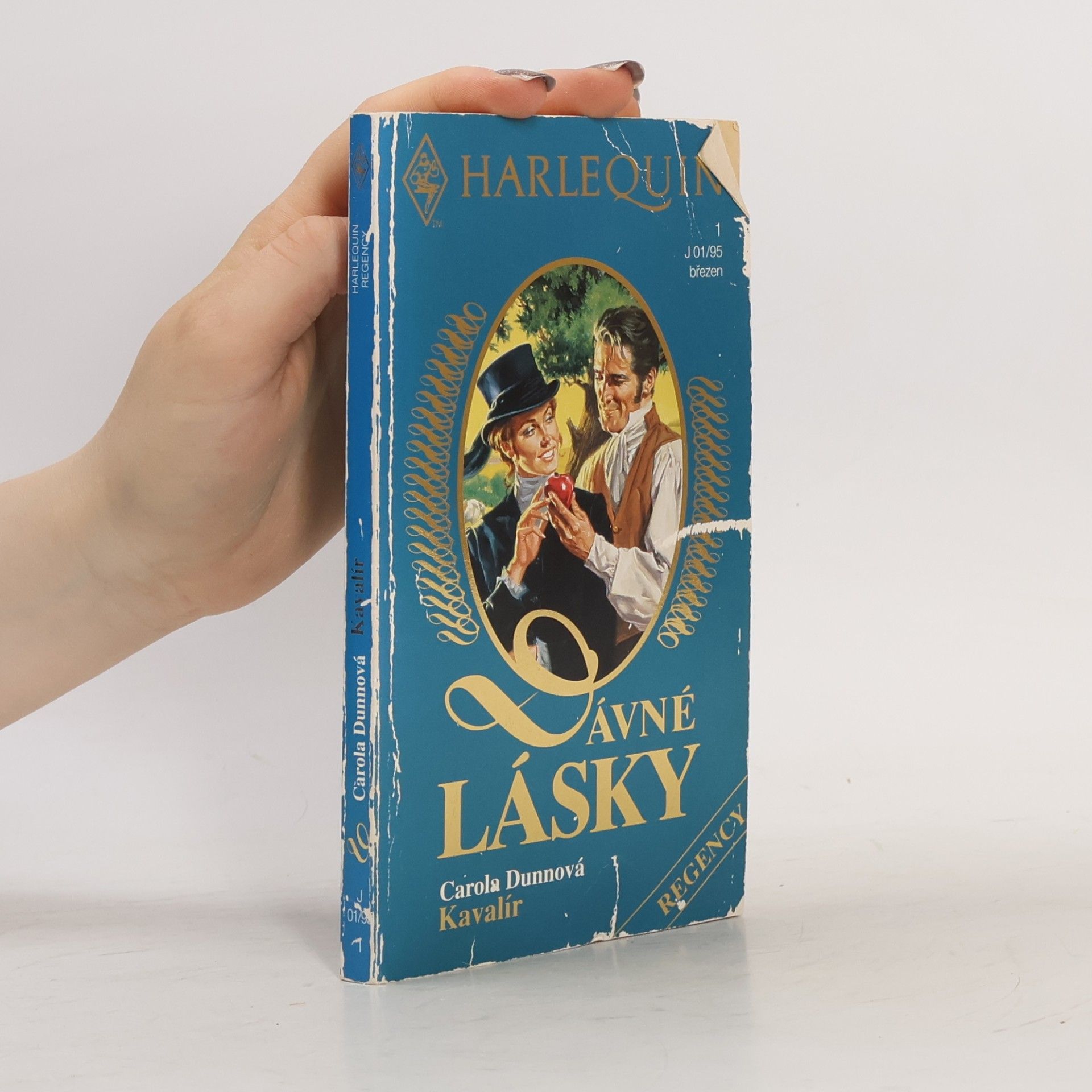 Carola Dunn Kavalír. Dávné lásky
