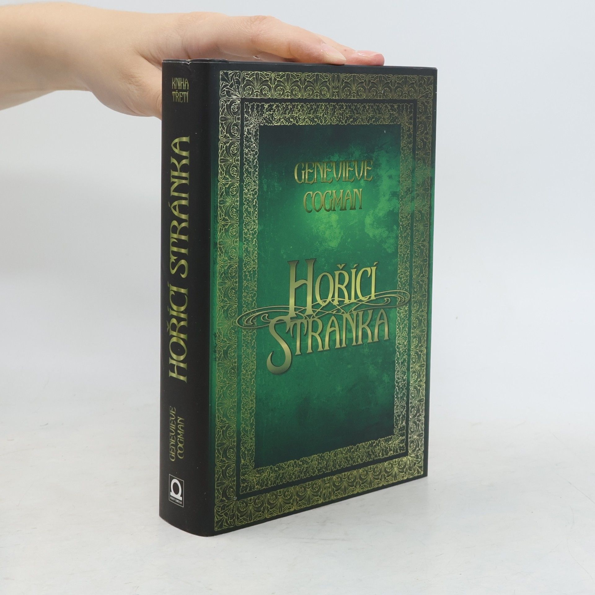 Genevieve Cogman Neviditelná knihovna. Kniha třetí. Hořící stránka