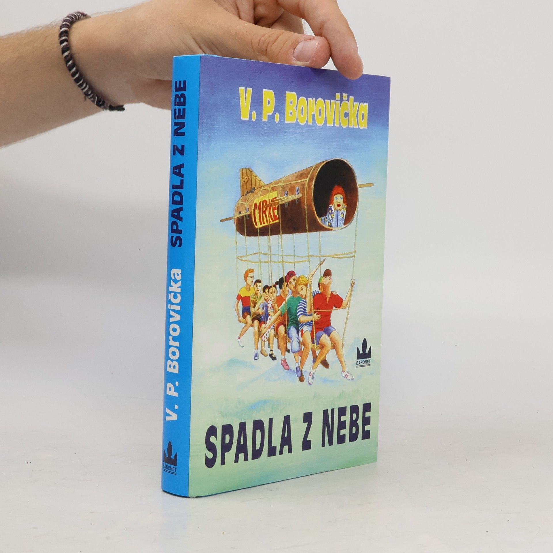 Spadla z nebe