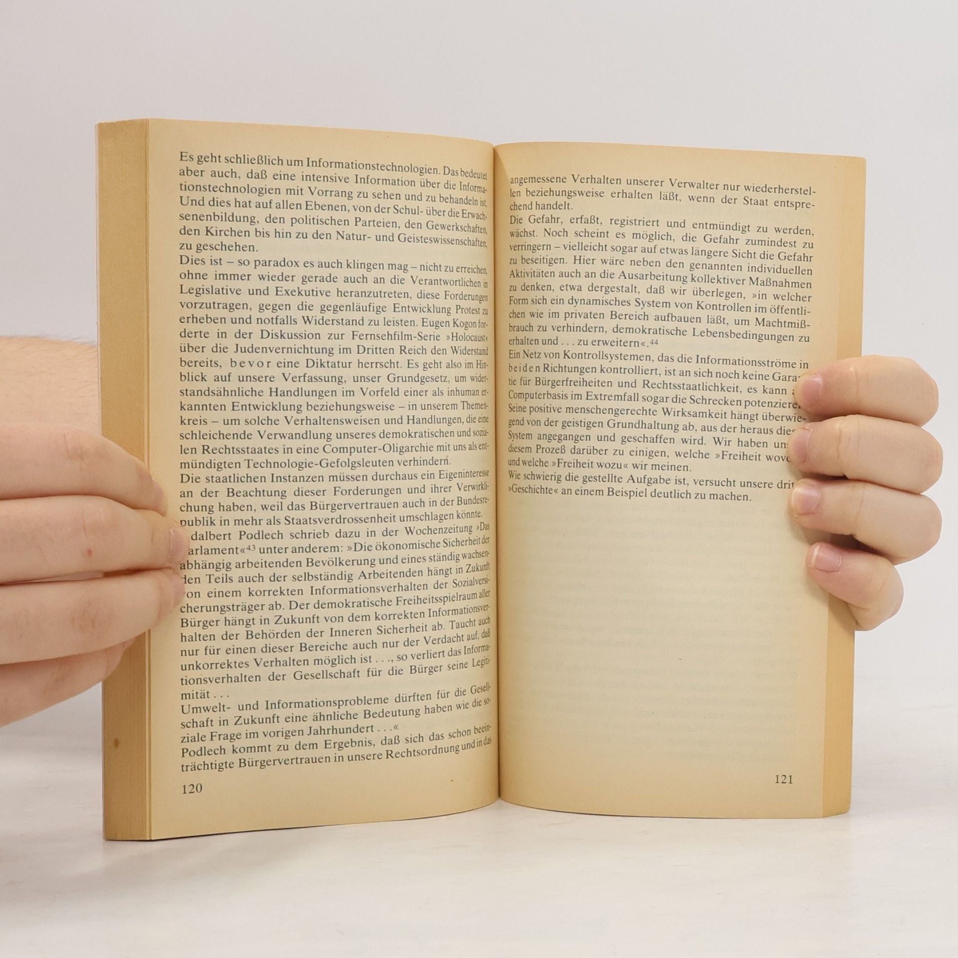 Gerd E. Hoffmann Erfasst, registriert, entmündigt