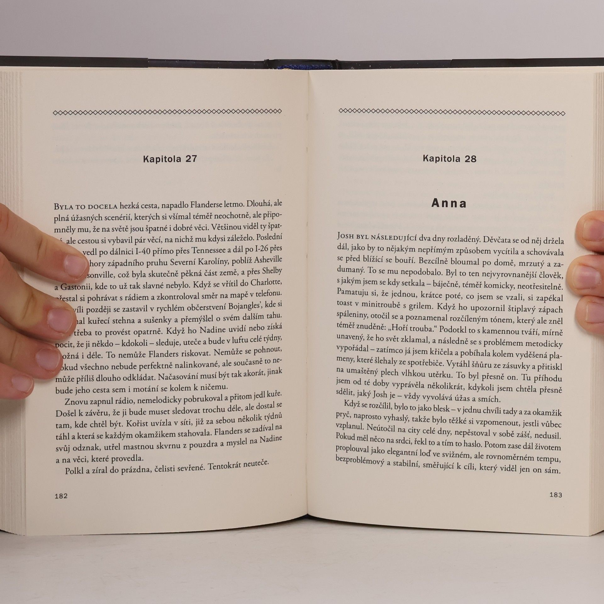 A. J. (Andrew James) Hartley Žena v našem domě
