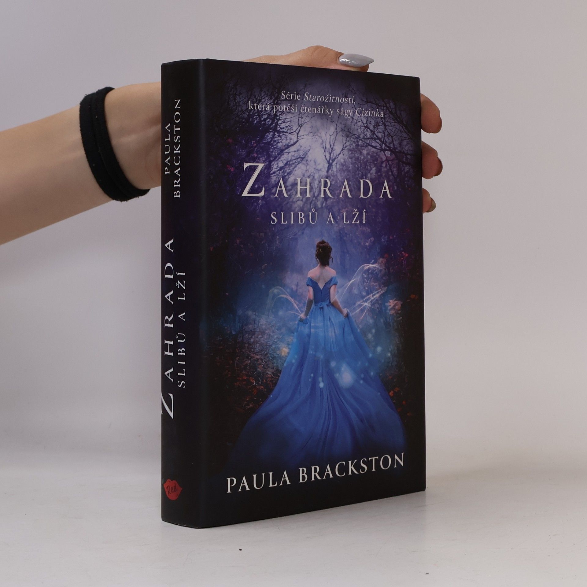 Paula Brackston Zahrada slibů a lží