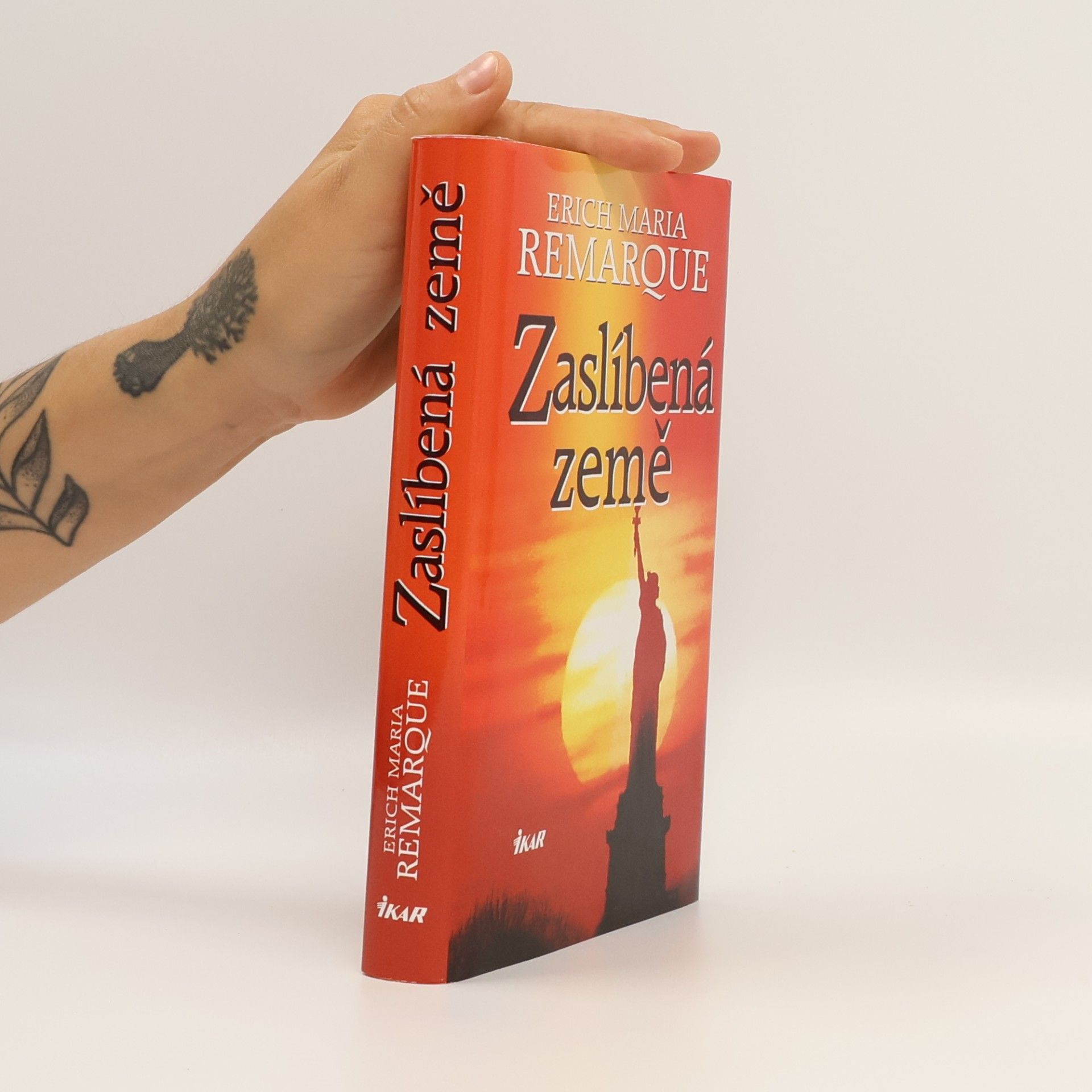 Erich Maria Remarque Zaslíbená země