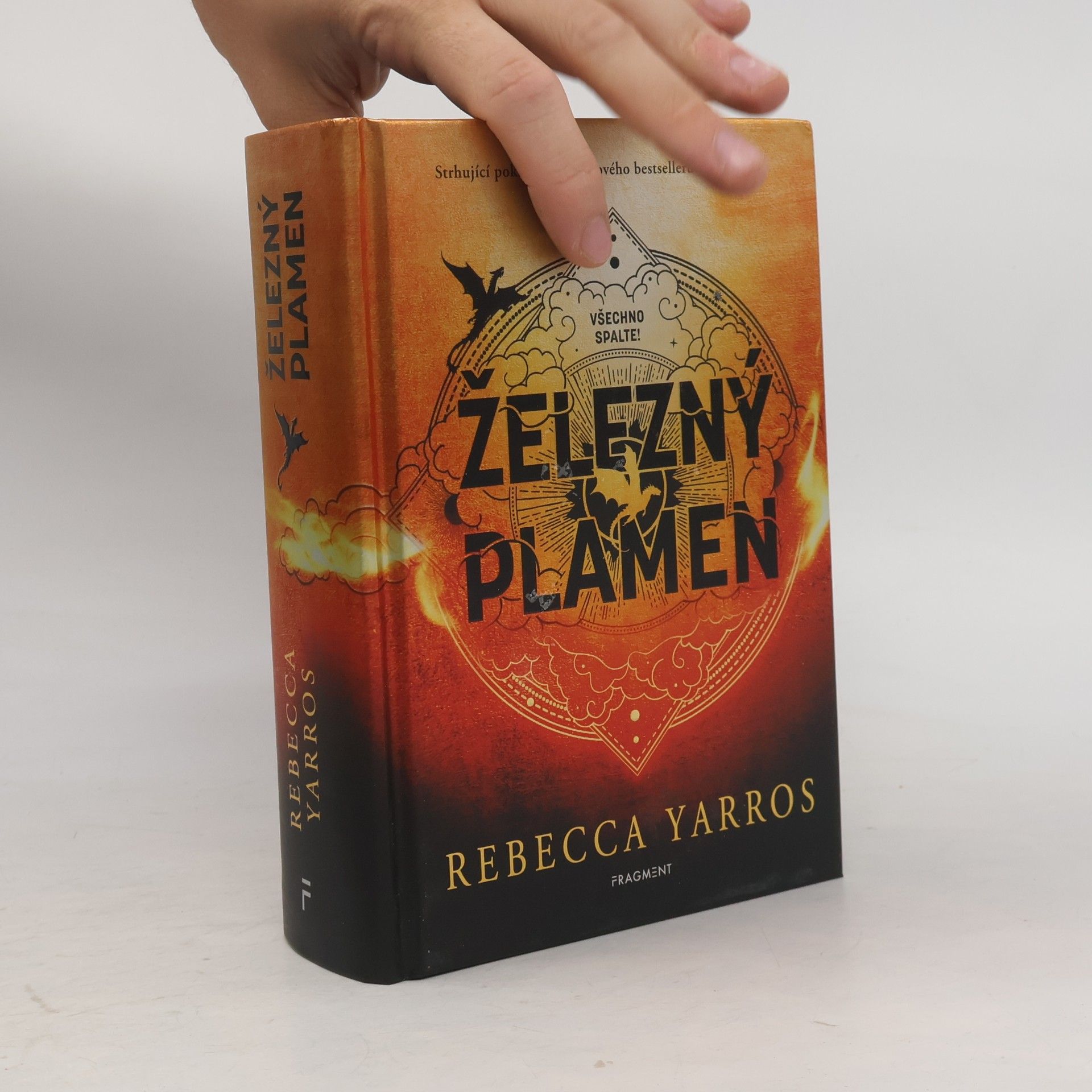 Rebecca Yarros Železný plamen