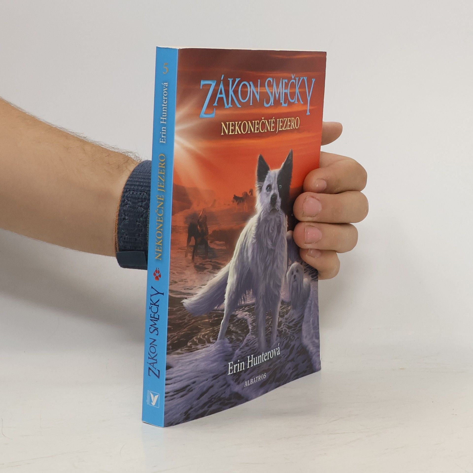 Erin Hunter Nekonečné jezero. Zákon smečky