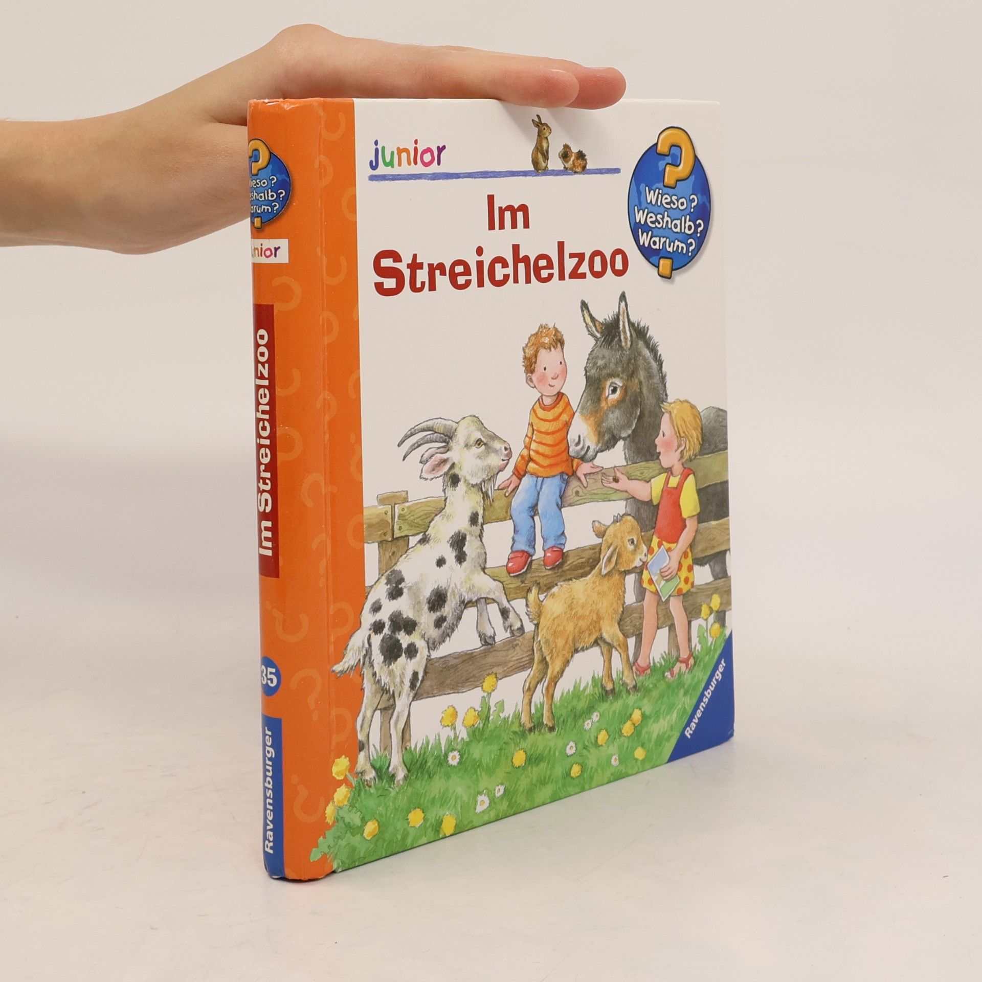 Anne Möller Im Streichelzoo