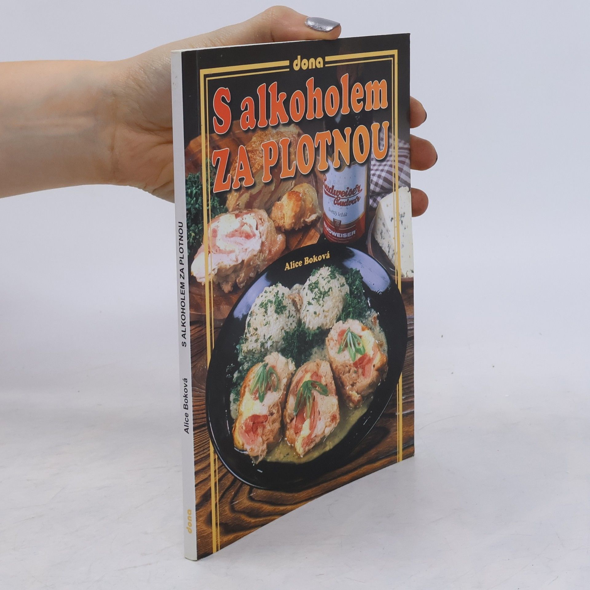 Alice Boková S alkoholem za plotnou