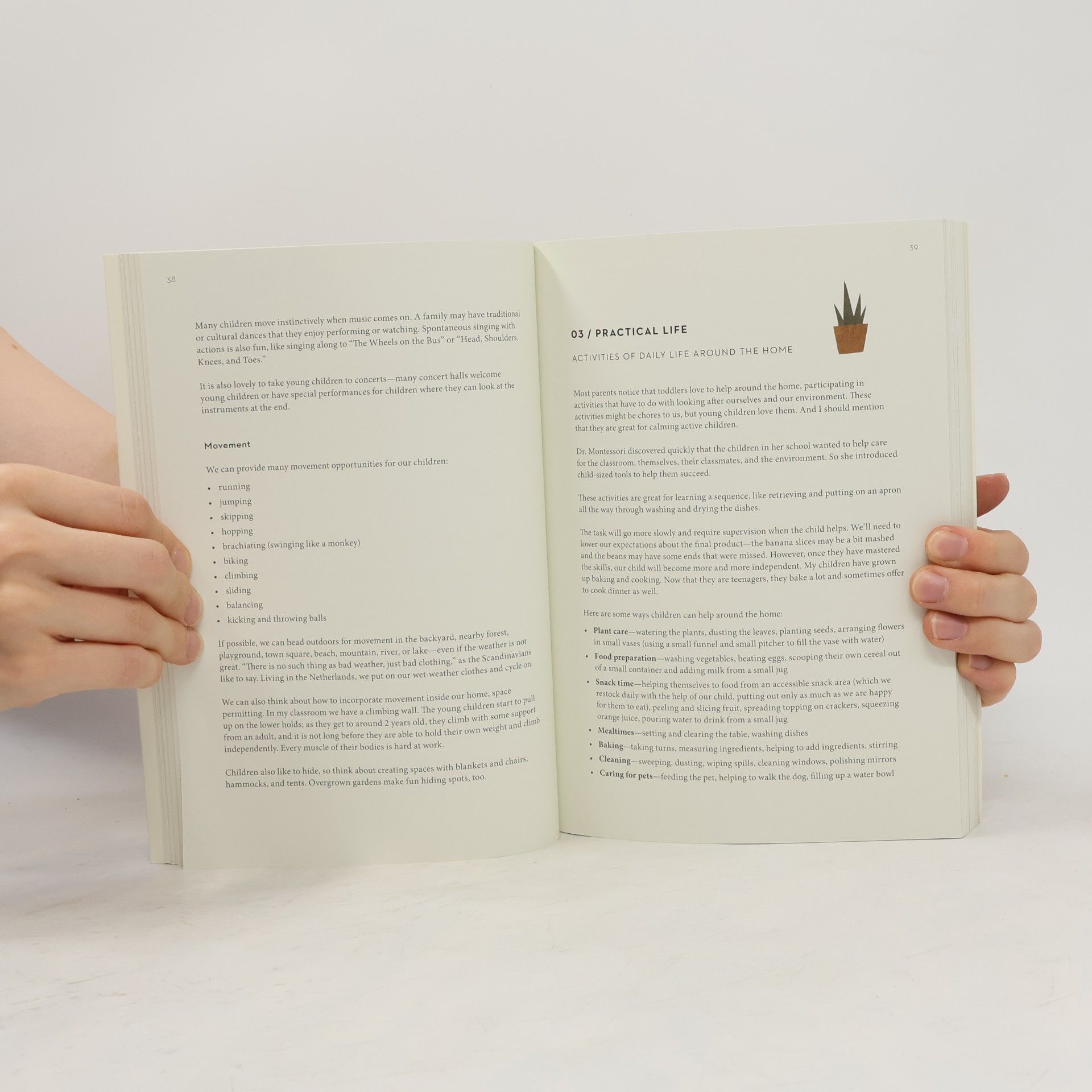 Simone Davies The Montessori toddler : a parent's guide to raising a curious and responsible human being