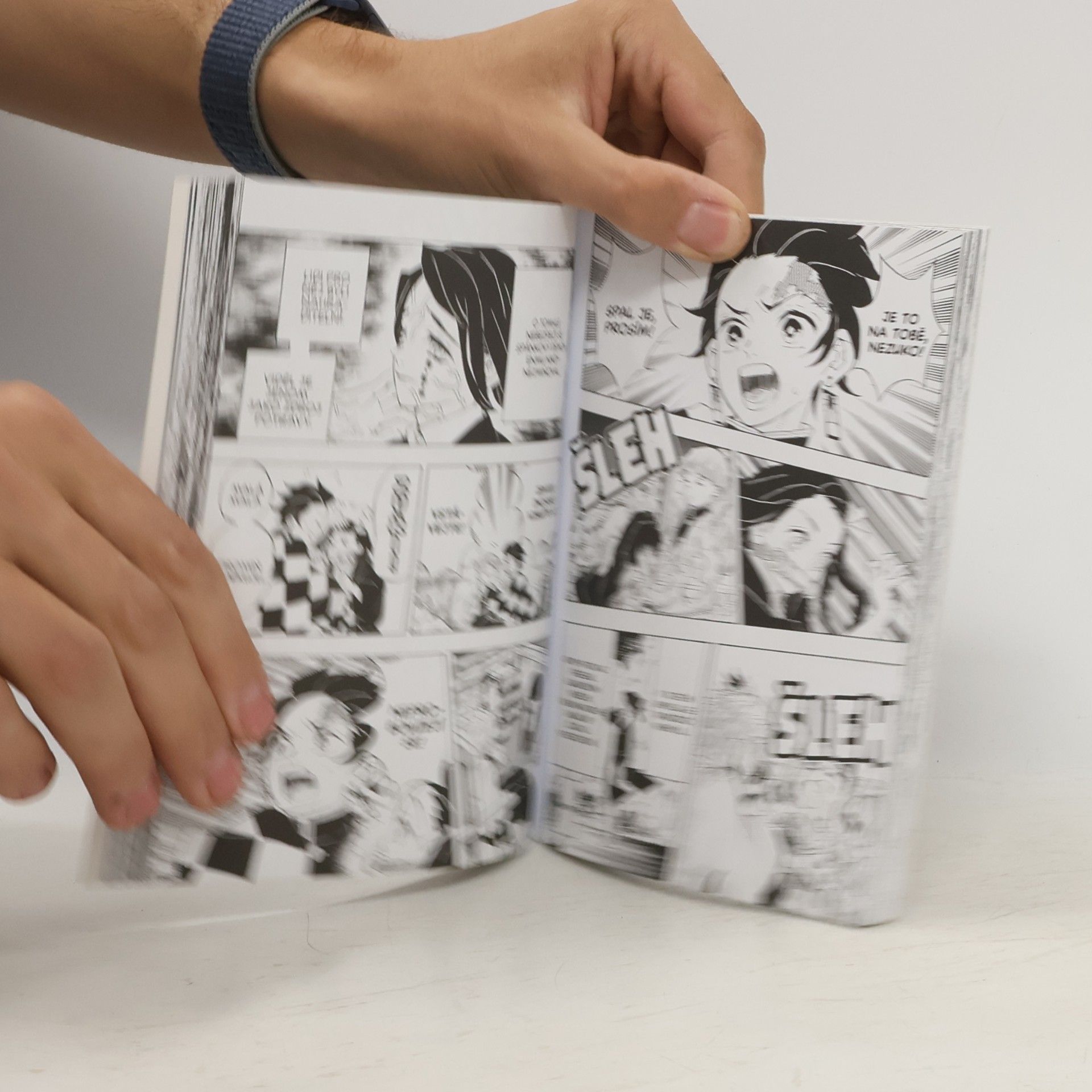 Koyoharu Gotōge Zabiják démonů. 7, Útok ve stísněném prostoru